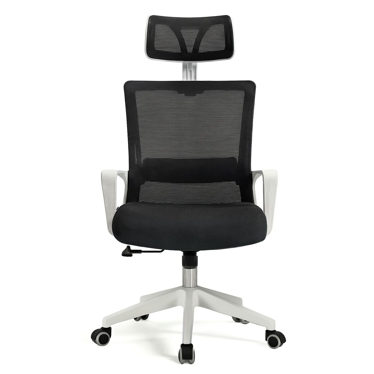 Silla de oficina negra de malla con reposacabezas sobre fondo blanco.