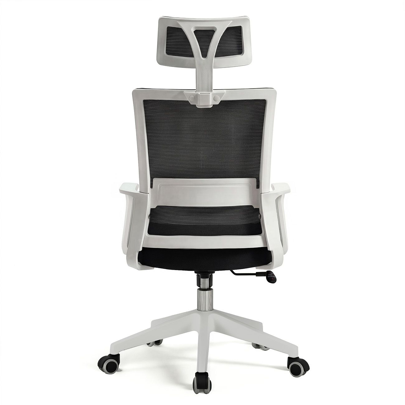 Silla de oficina blanca con respaldo de malla y reposacabezas ajustable, vista trasera.