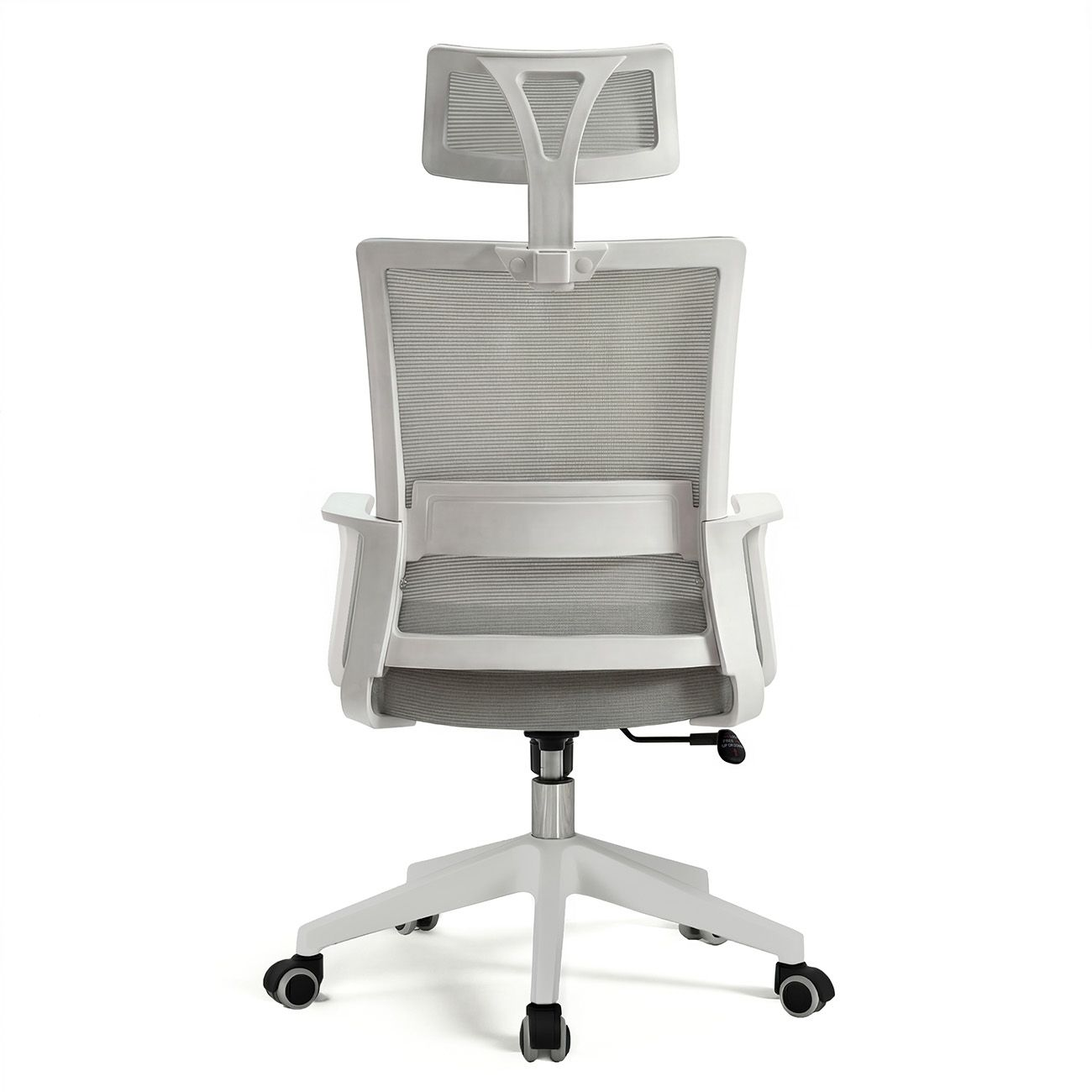Vista trasera de una silla de oficina blanca con respaldo de malla y reposacabezas.