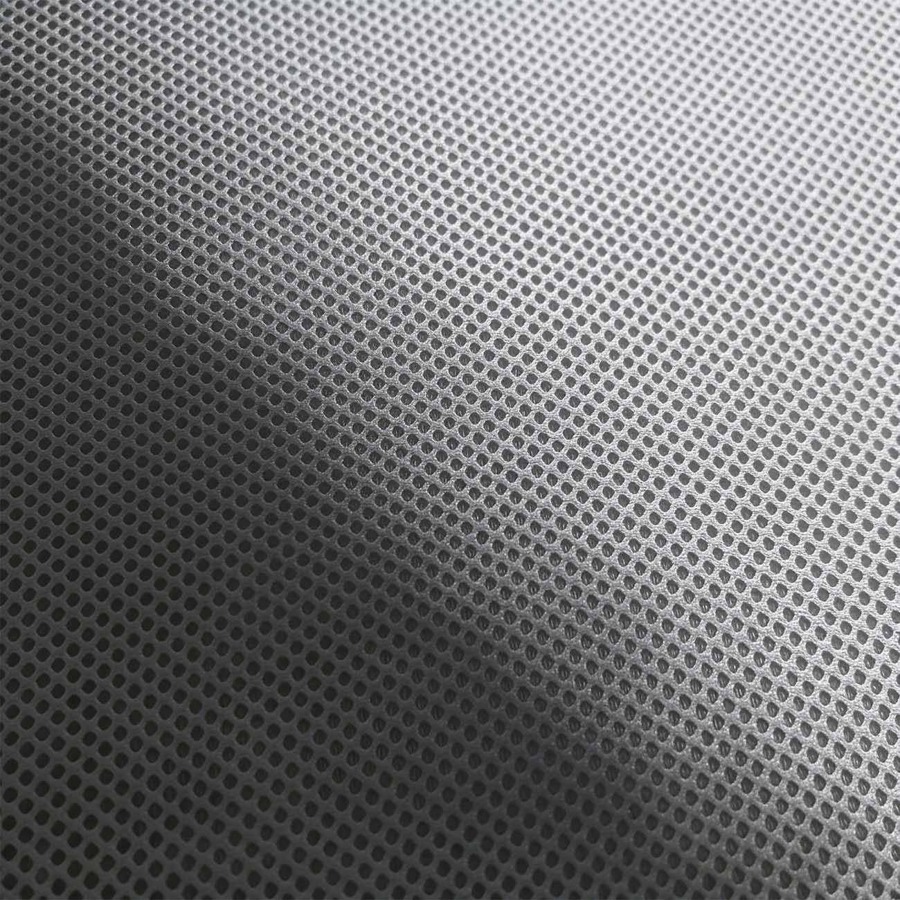 Material de malla gris con muchos agujeros pequeños, ligeramente sombreado.
