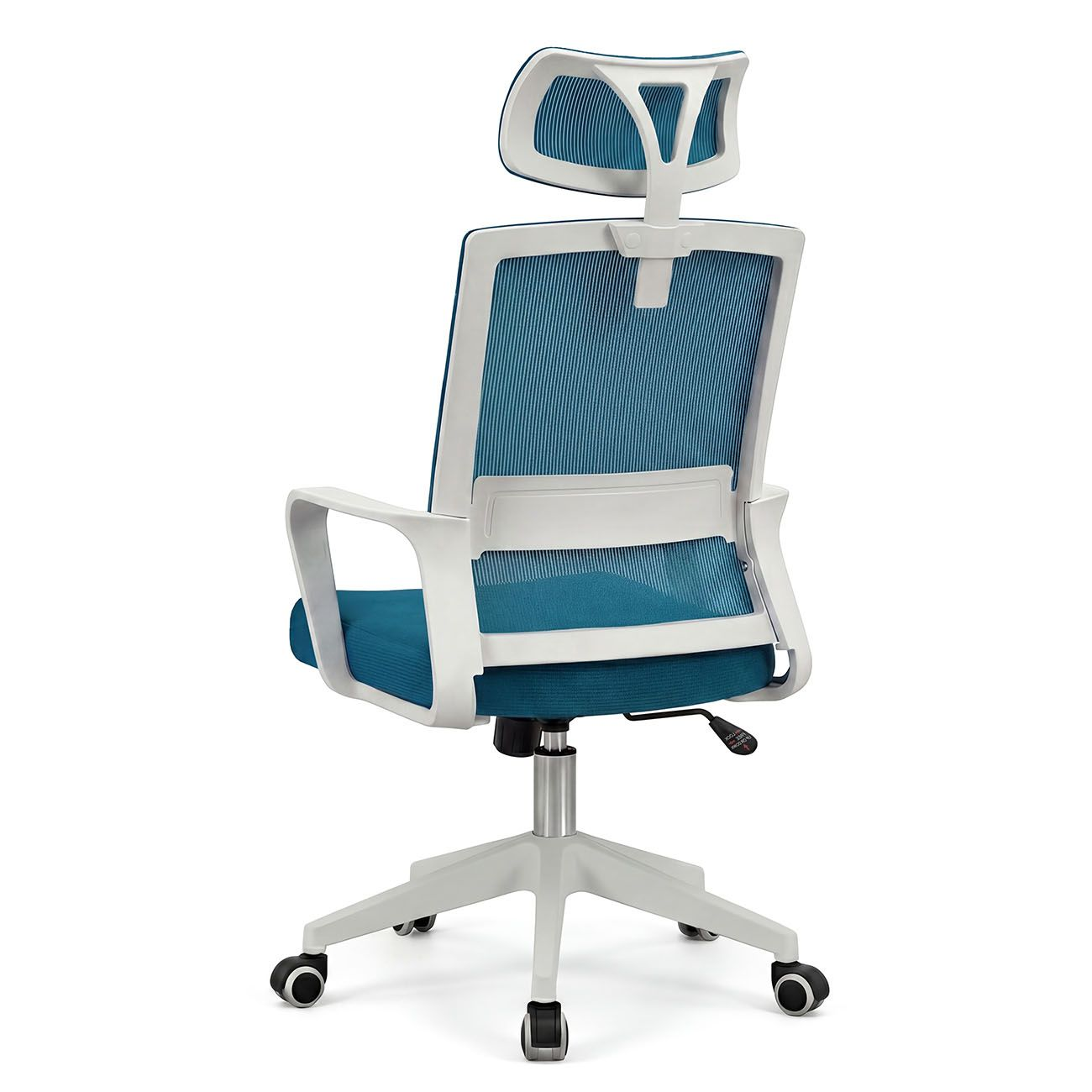 Vista trasera de una silla de oficina blanca con respaldo de malla azul.