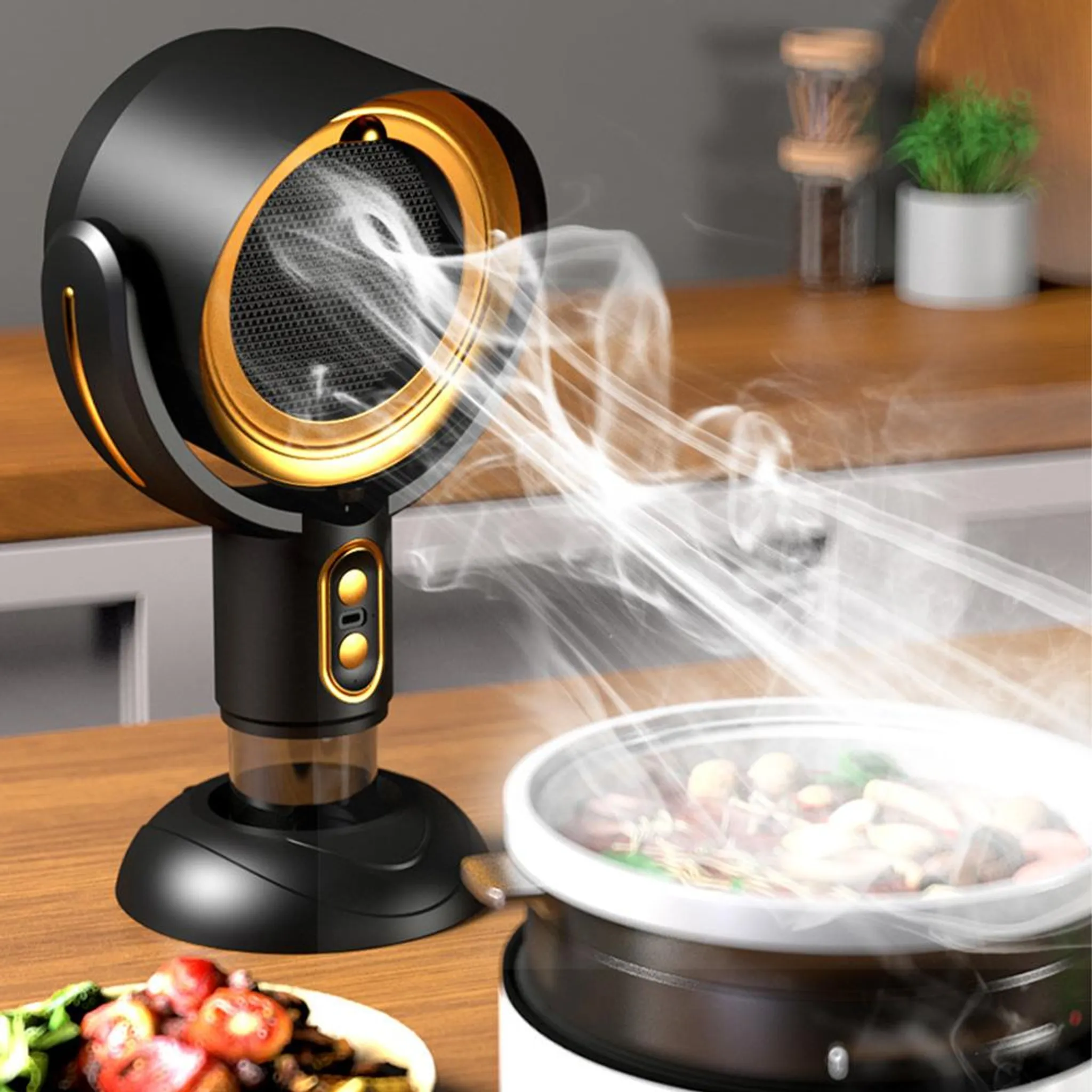 Ein schwarzer Ventilator mit goldenen Akzenten bläst Dampf über ein Gericht.