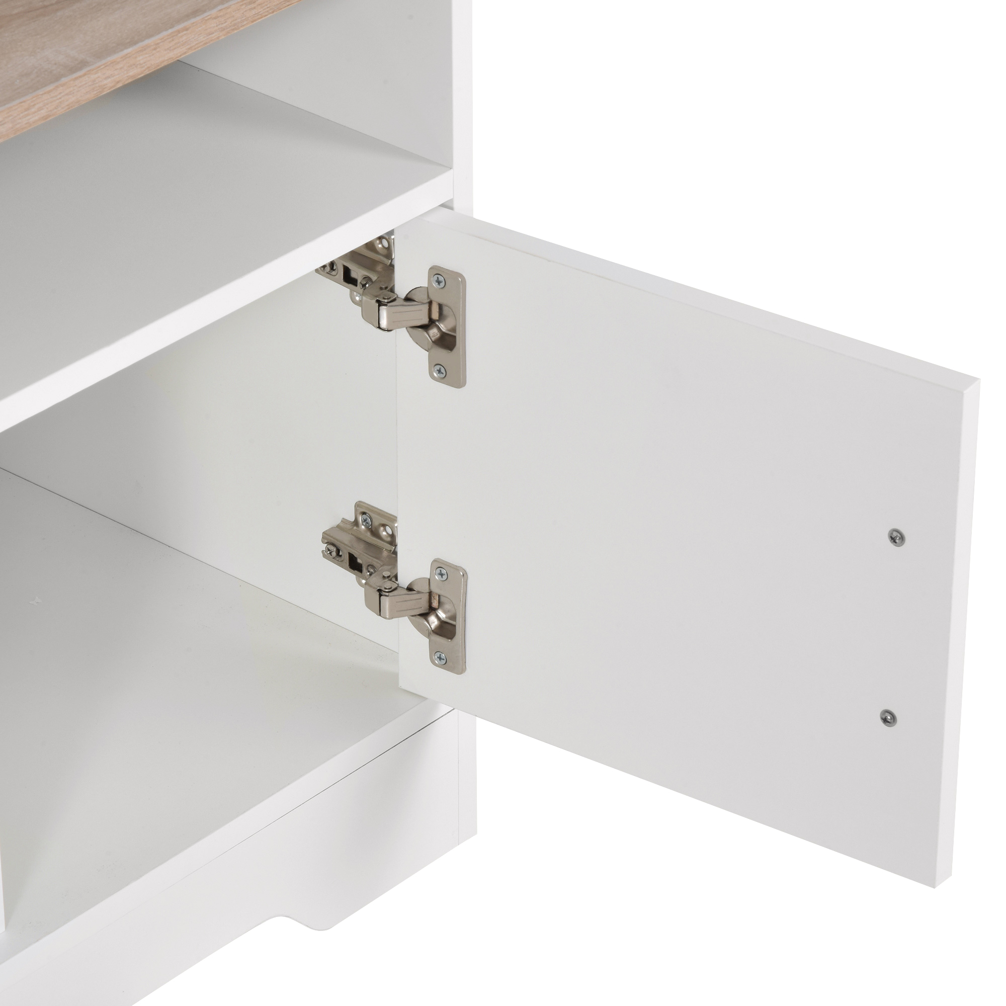 Gabinete blanco con puerta abierta y bisagras plateadas. Estante de grano de madera arriba.