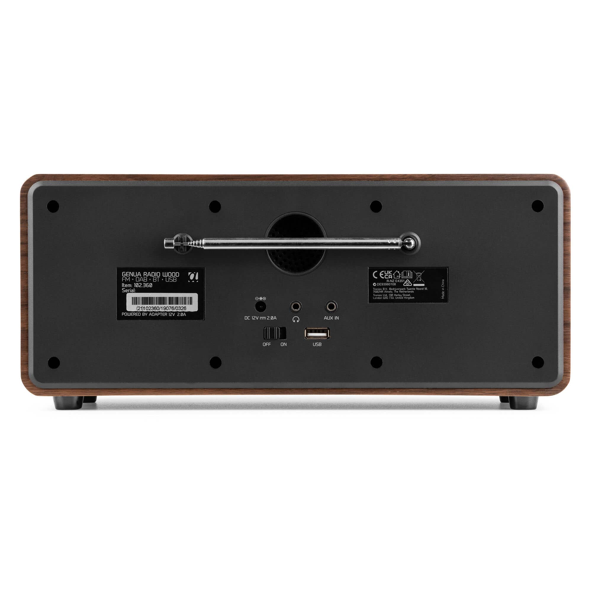 Rückseite eines Holzradios mit Anschlüssen und silbernem Antennenstab.