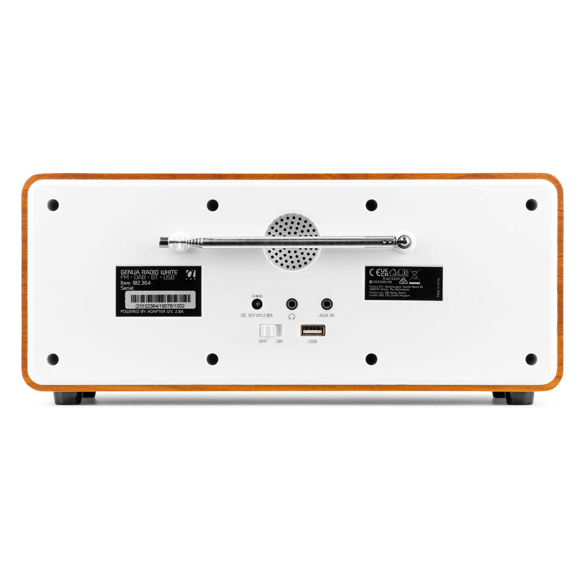 Rückseite eines weißen Radios mit Holzrand, Lautsprecher, Antenne und Anschlüssen.