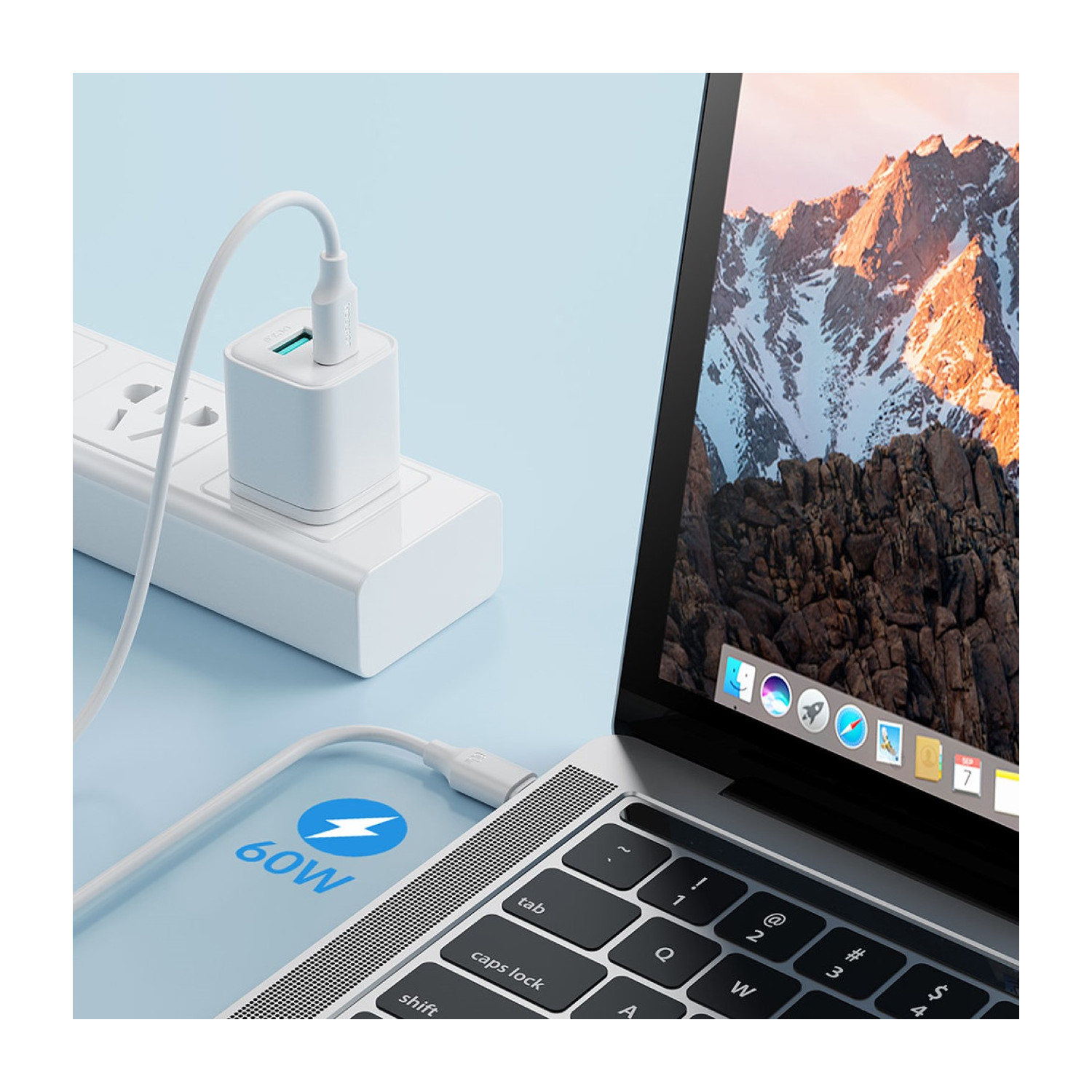 Ein weier Netzstecker ldt einen Laptop. Ein Kabel verbindet sie.