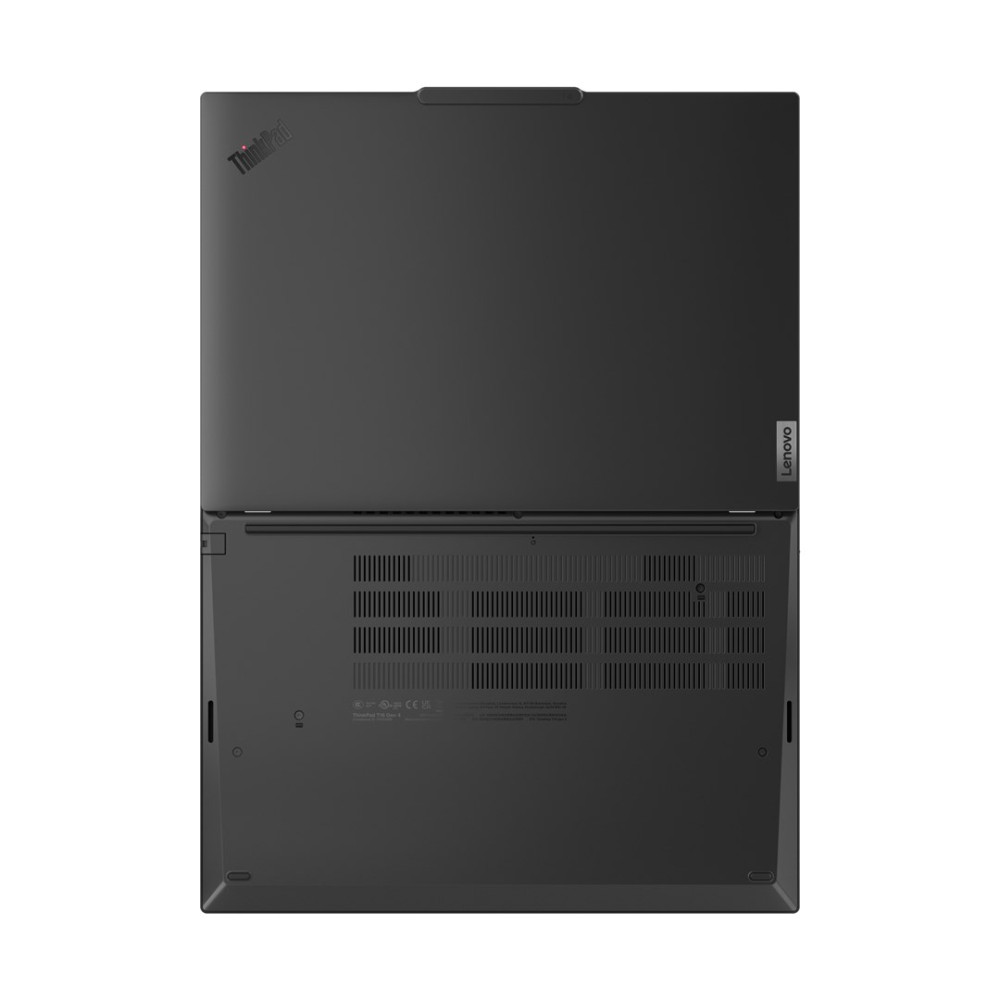 Spód zamkniętego, ciemnego laptopa z otworami wentylacyjnymi i logo.