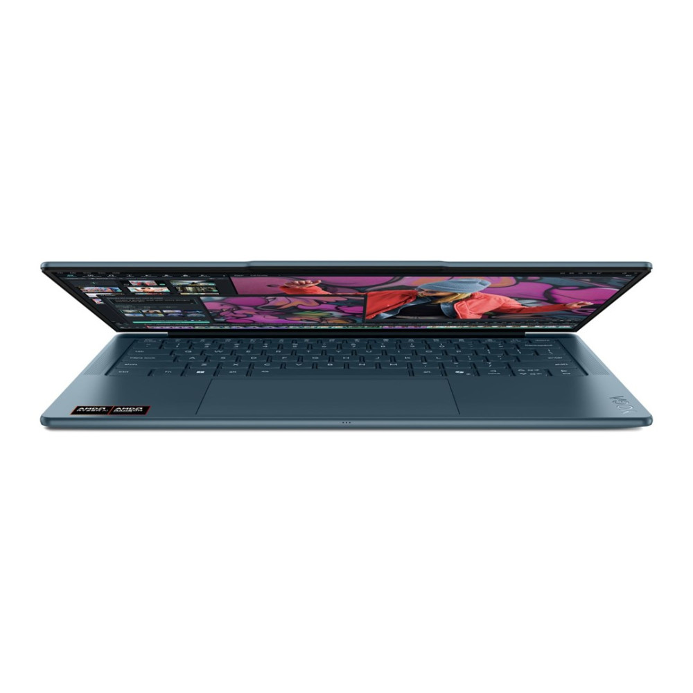 Niebieski laptop z otwartym ekranem, wyświetlający oprogramowanie do edycji wideo.