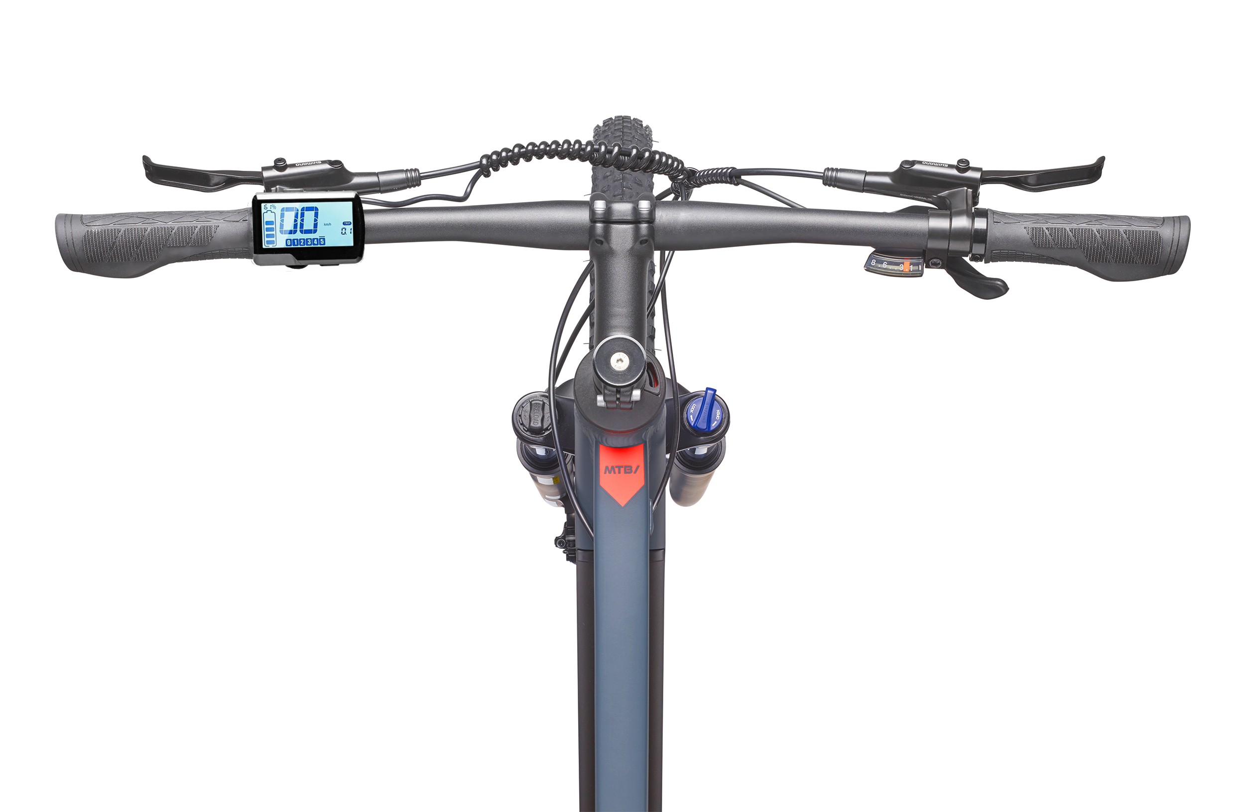 Lenker eines Mountainbikes mit Display, Griffen, Bremsen und Gangschaltung.