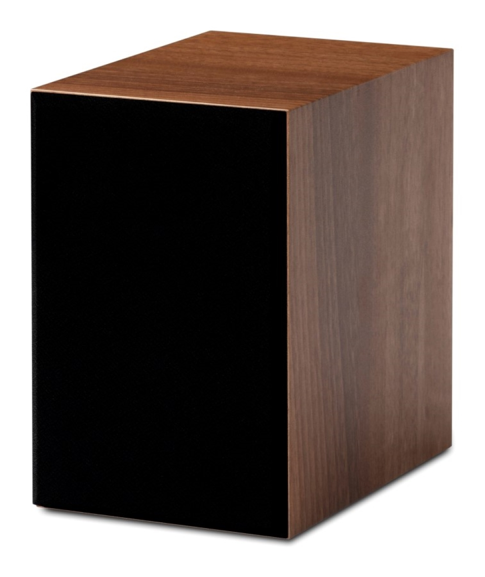 Brązowy głośnik z czarnym frontem i fakturą drewna.