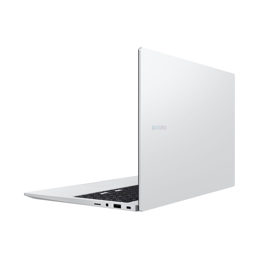 Otwarty, biały laptop Samsung z czarną klawiaturą na białym tle.
