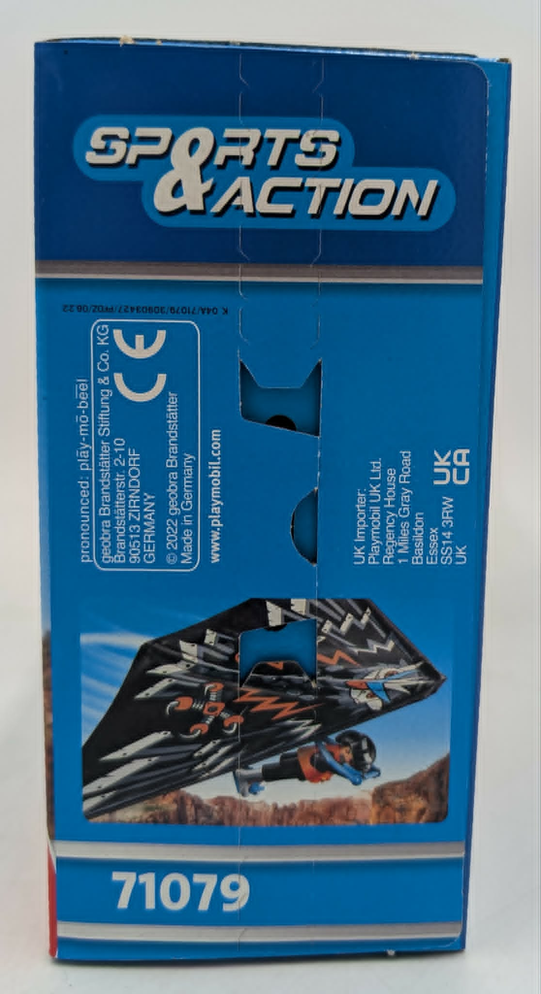 Playmobil Karton mit Aufdruck 'Sports & Action' und einem Bild von einem Spielzeug-Flugzeug.