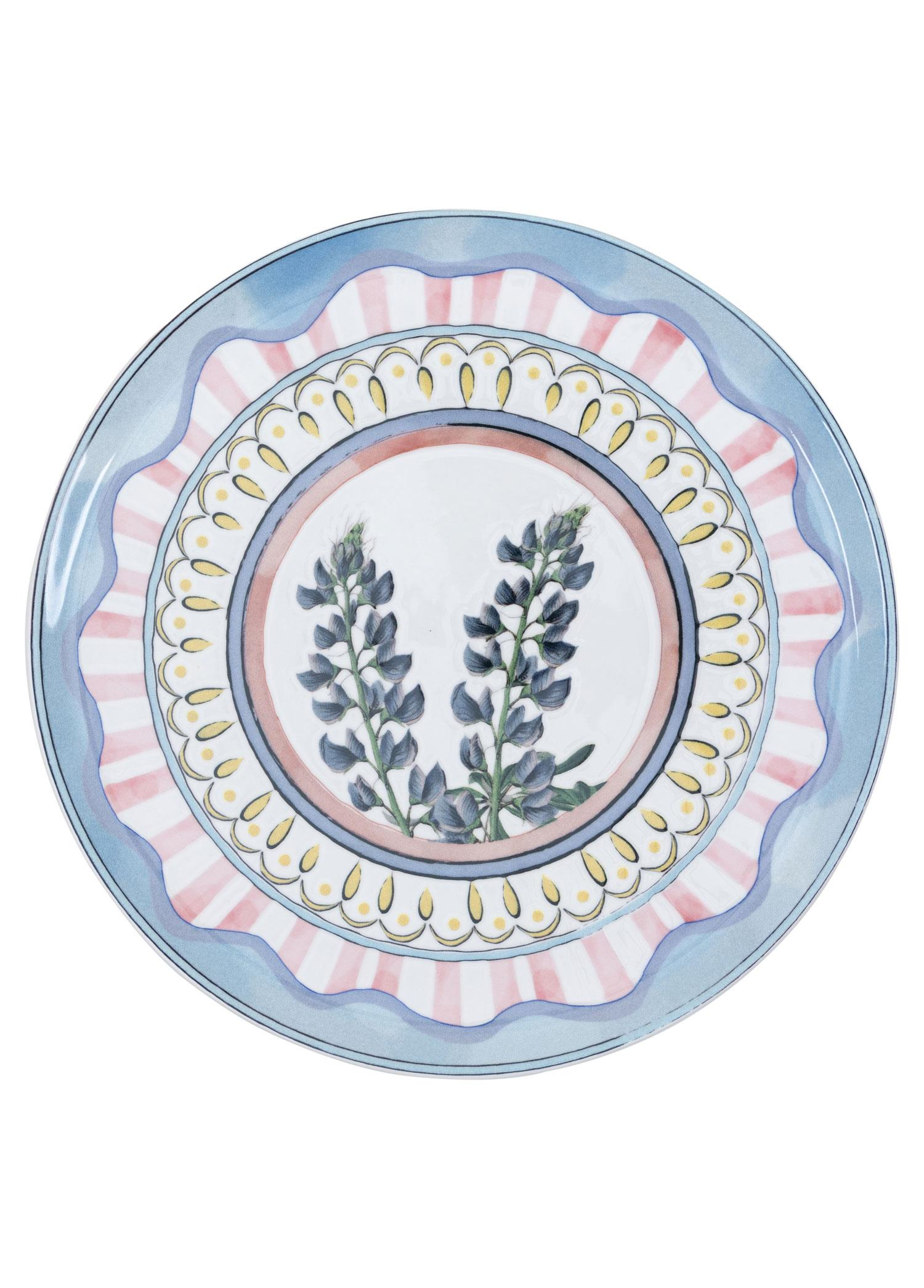 Mavi ve pembe çizgili, sarı noktalı süs tabağı, iki mavi şapkalı dal içerir.