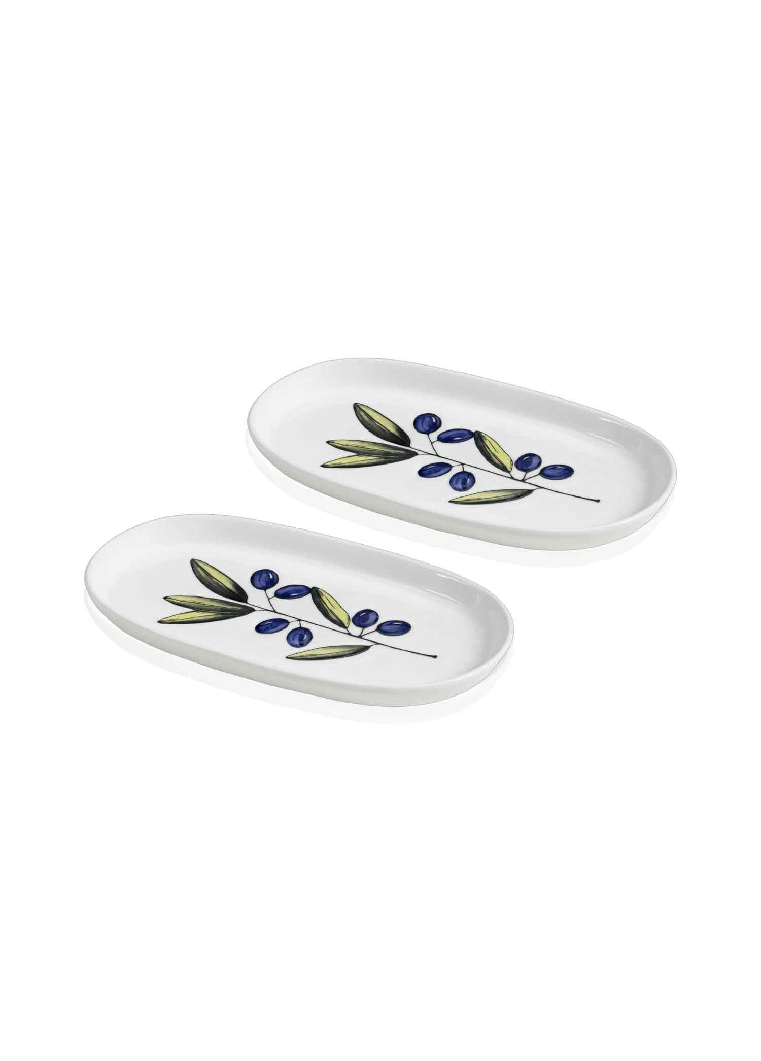 Mavi ve yeşil zeytin dalı desenli iki oval beyaz tabak.
