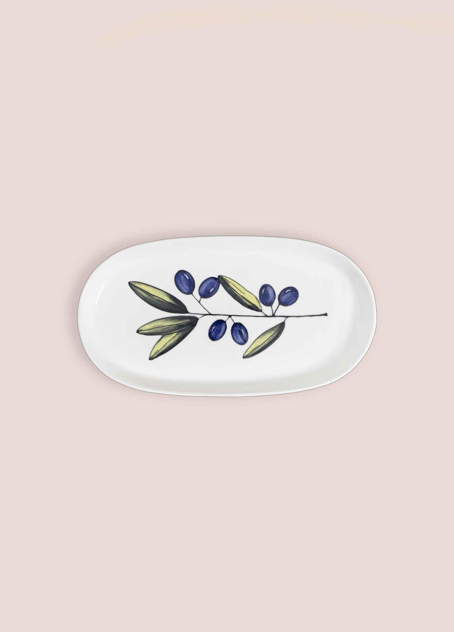 Zeytin dalı desenli beyaz oval tepsi.