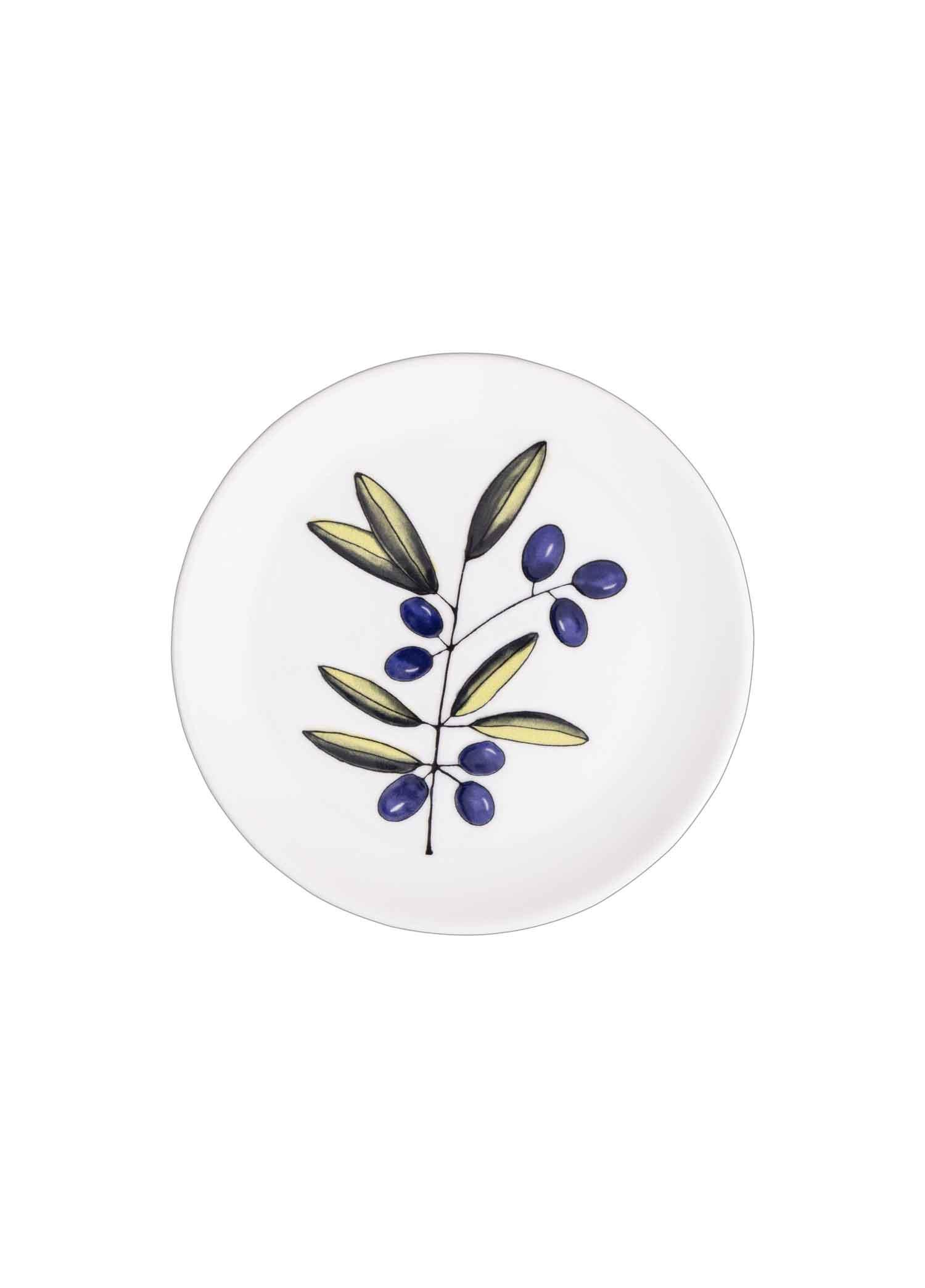 Koyu mavi ve yeşil zeytin dalı desenli beyaz tabak.