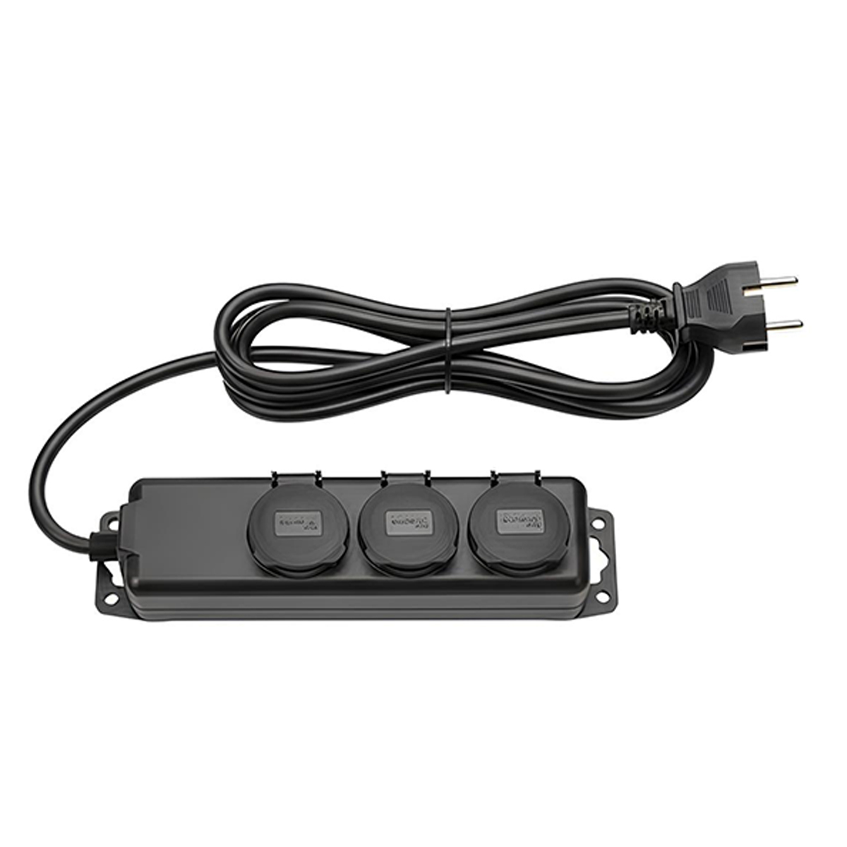 Schwarzes Verlängerungskabel mit drei Steckdosen und Stecker.