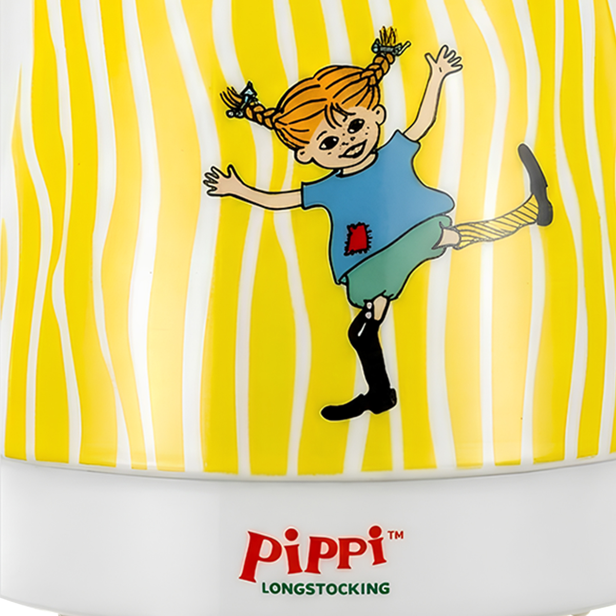 Pippi Langstrumpf auf gelb-weiß gestreiftem Hintergrund mit dem Schriftzug Pippi.