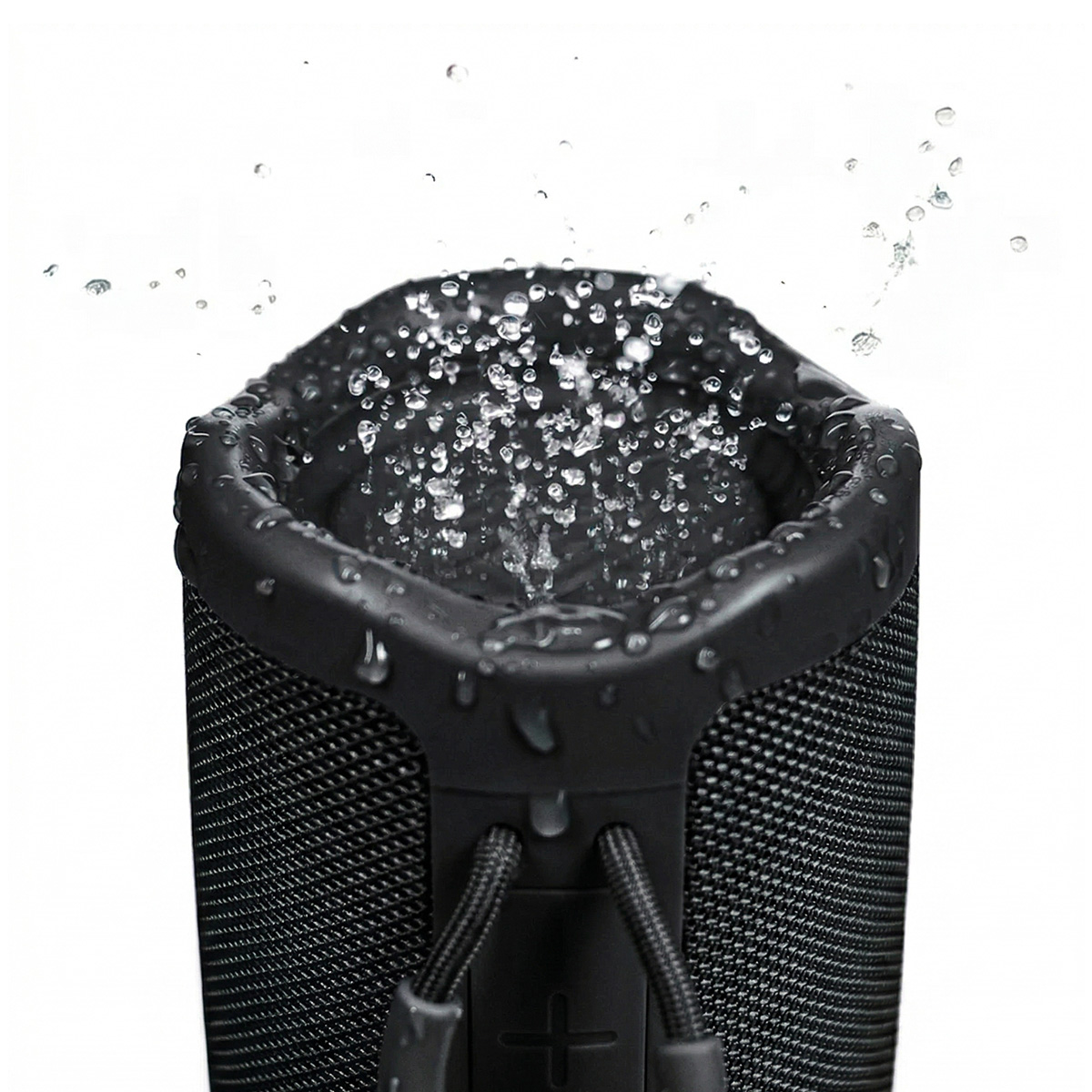 Altoparlante nero con acqua che schizza dall'alto.