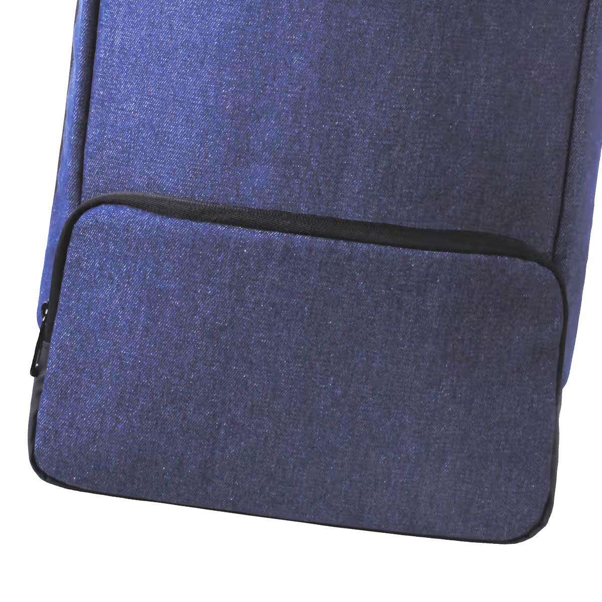 Dunkelblaue Tasche mit Reißverschlussfach vorne.