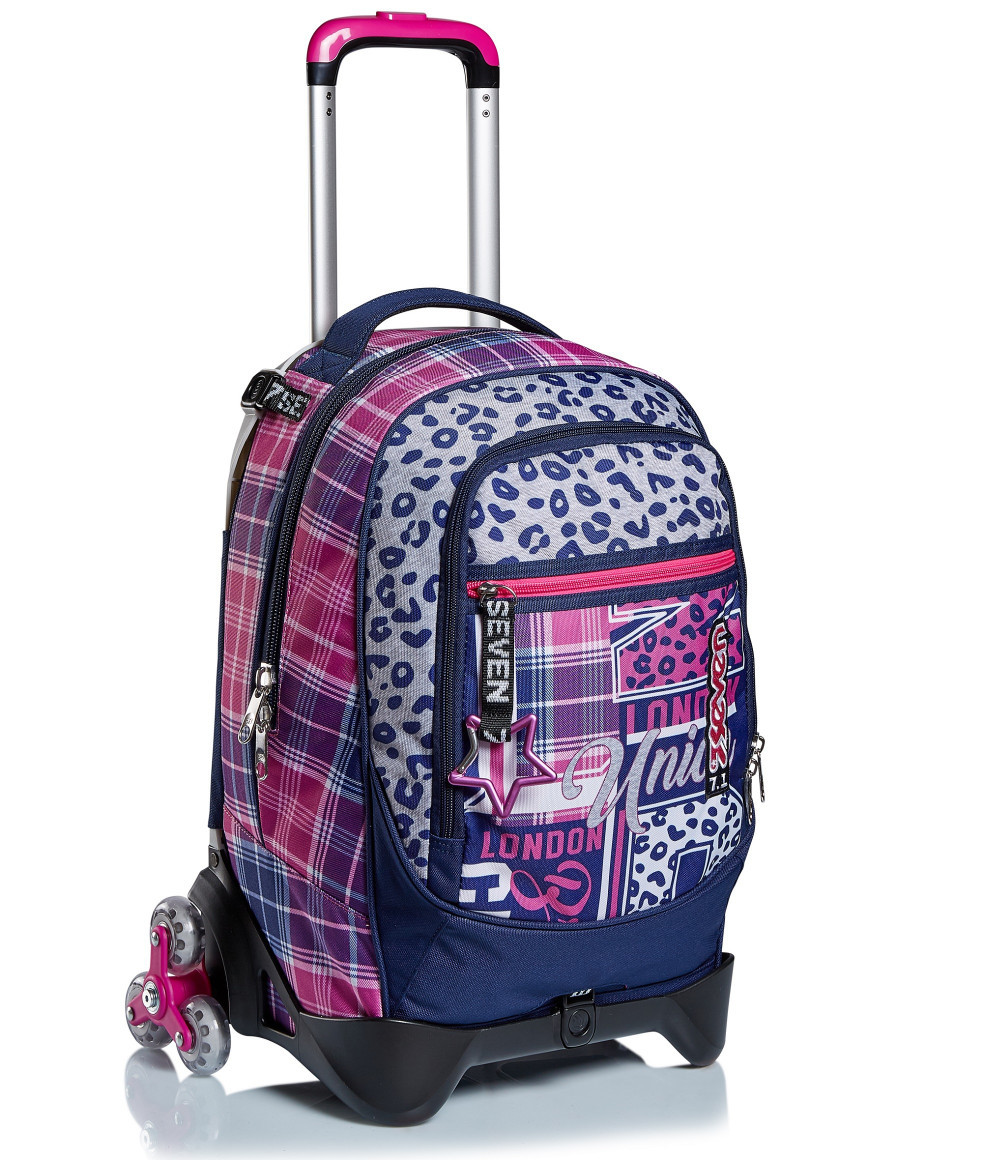 Uno zaino con ruote multicolore con stampa leopardata, scozzese e grafica testuale.