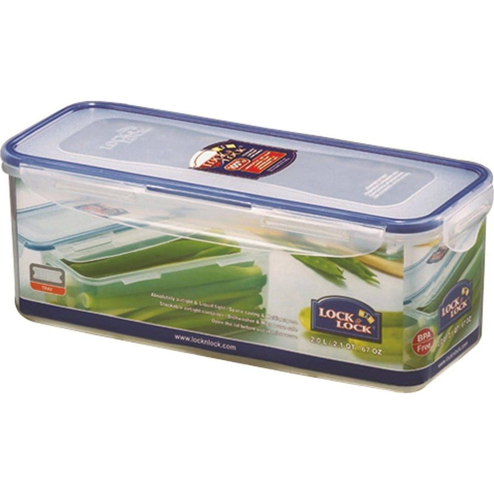 Un contenitore rettangolare e trasparente per alimenti con coperchio blu, che mostra il contenuto.