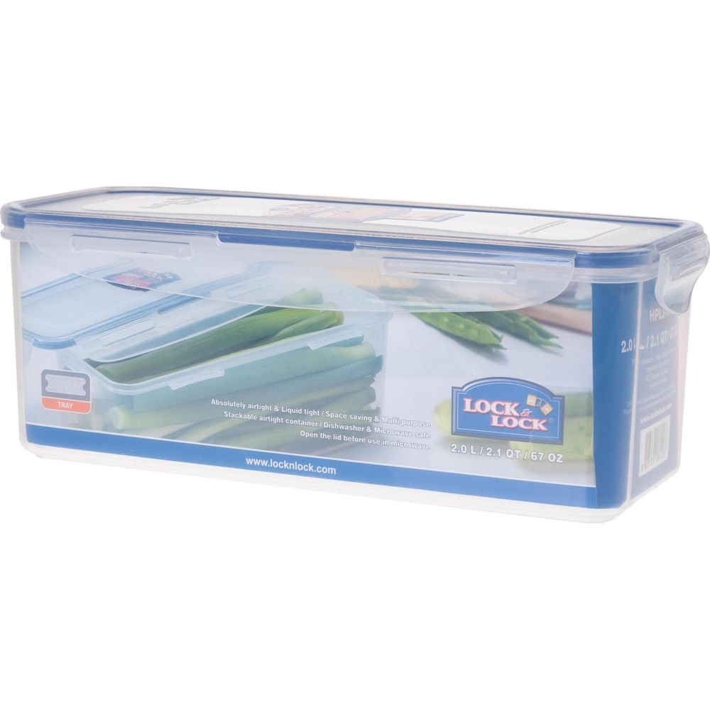 Un contenitore Lock&Lock trasparente con verdure verdi e vassoio.