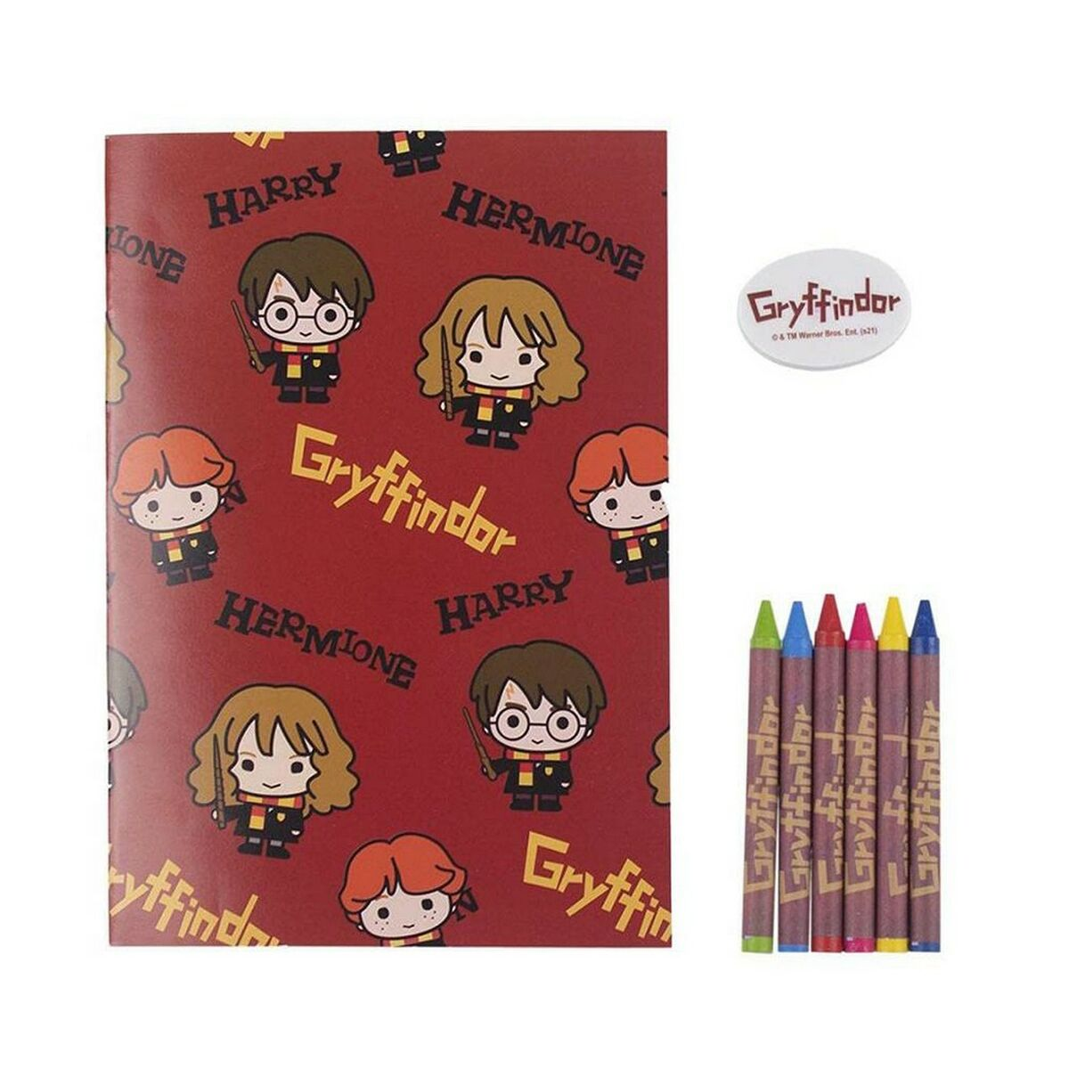 Cuaderno, pegatina y crayones de Harry Potter Gryffindor sobre fondo blanco.