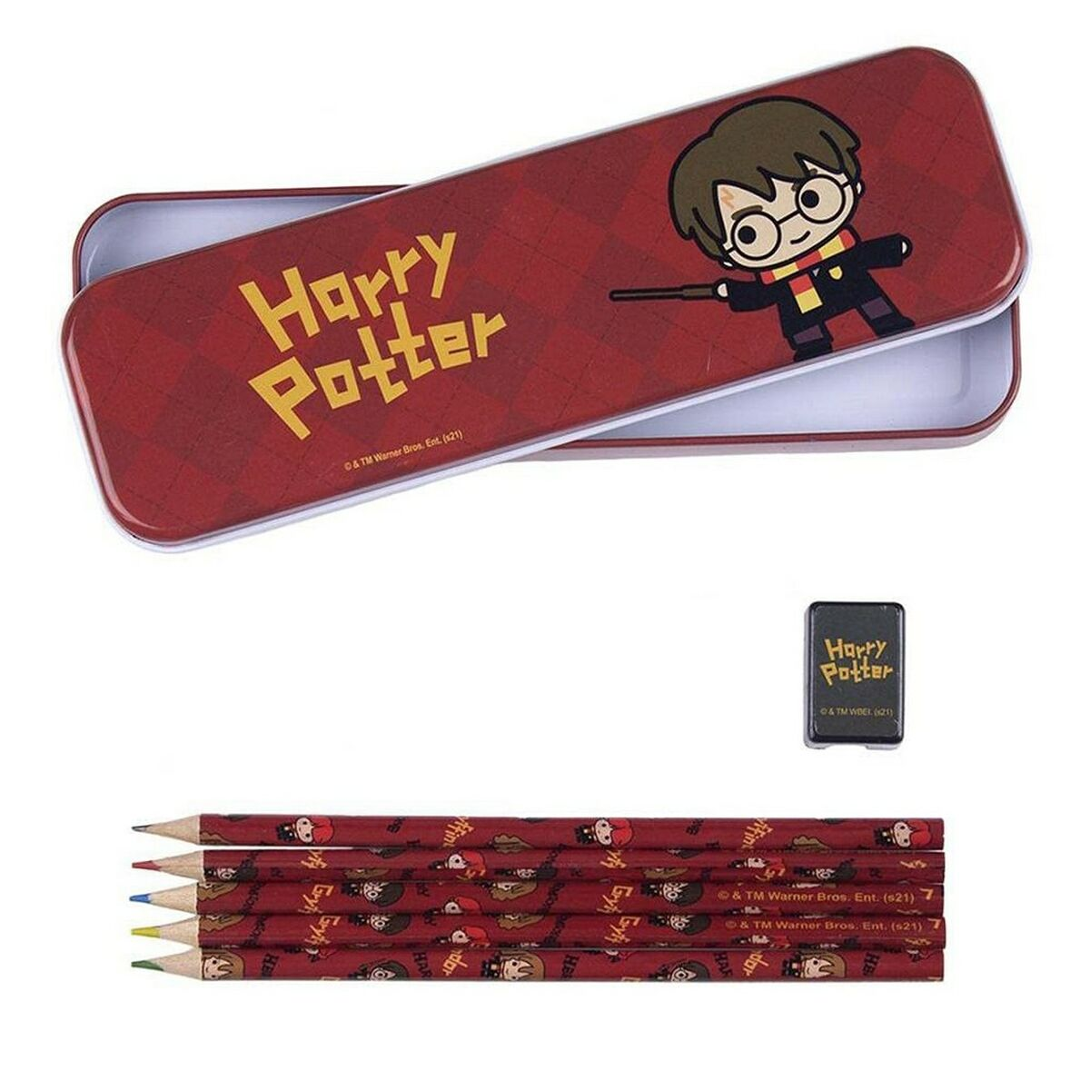 Una caja de hojalata roja de Harry Potter con lápices y goma.
