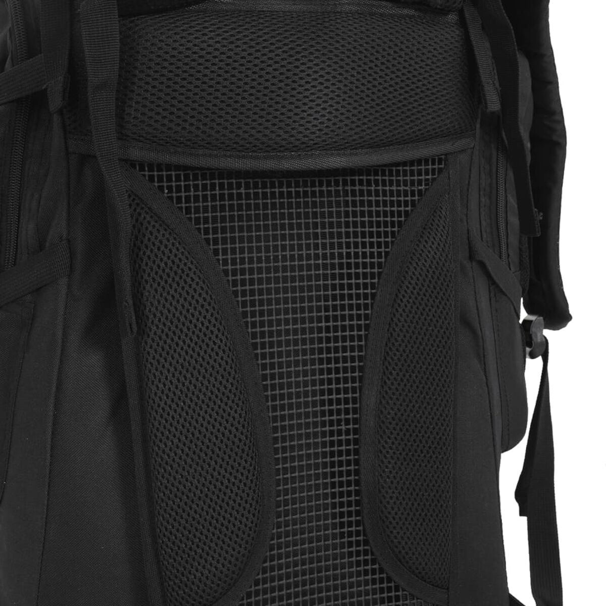 Nahaufnahme eines schwarzen Rucksacks mit Netzpolsterung am Rücken.