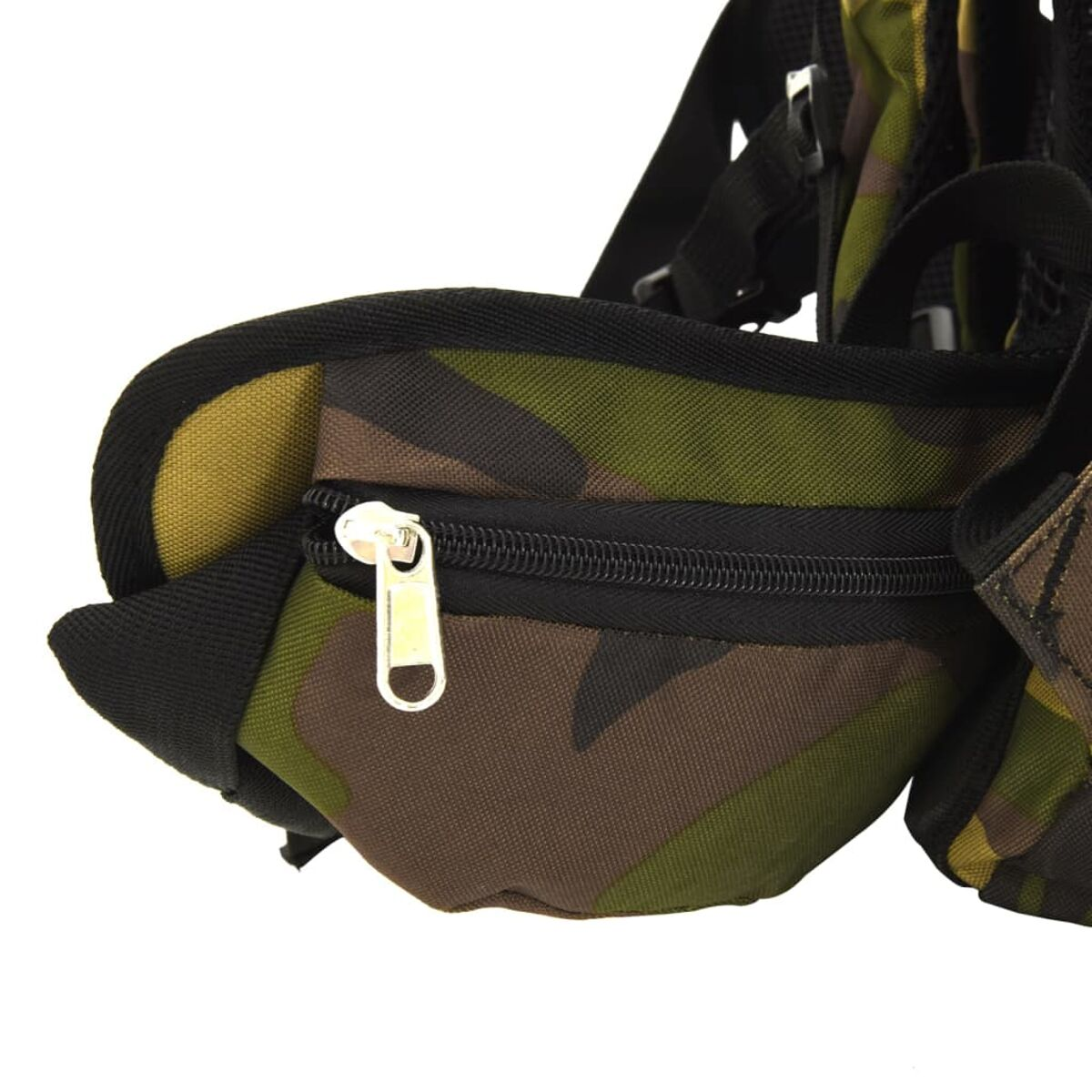 Nahaufnahme einer Tarnrucksacktasche mit silbernem Reißverschluss.