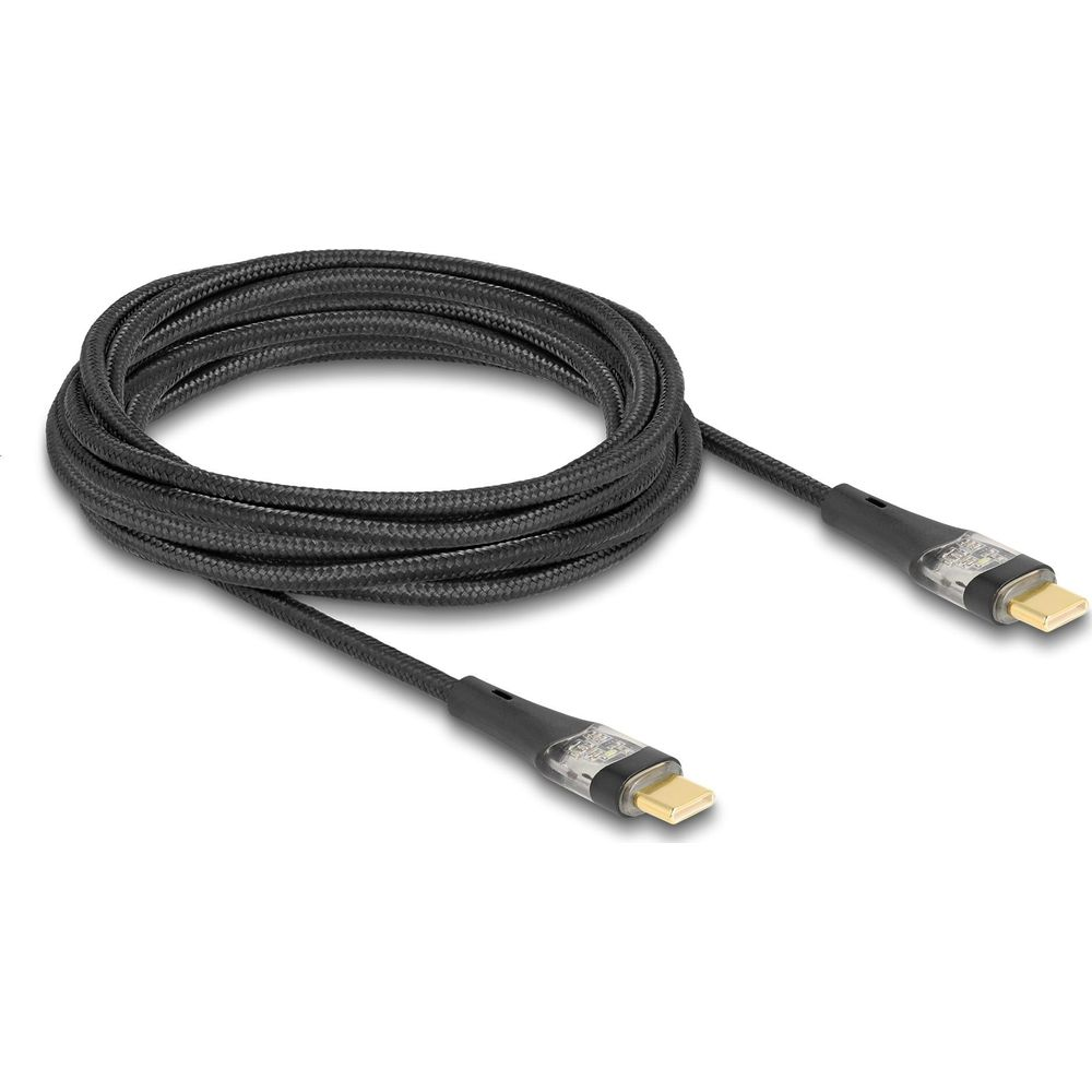 Ein schwarzes geflochtenes Kabel mit zwei Anschlüssen, auf weißem Hintergrund.