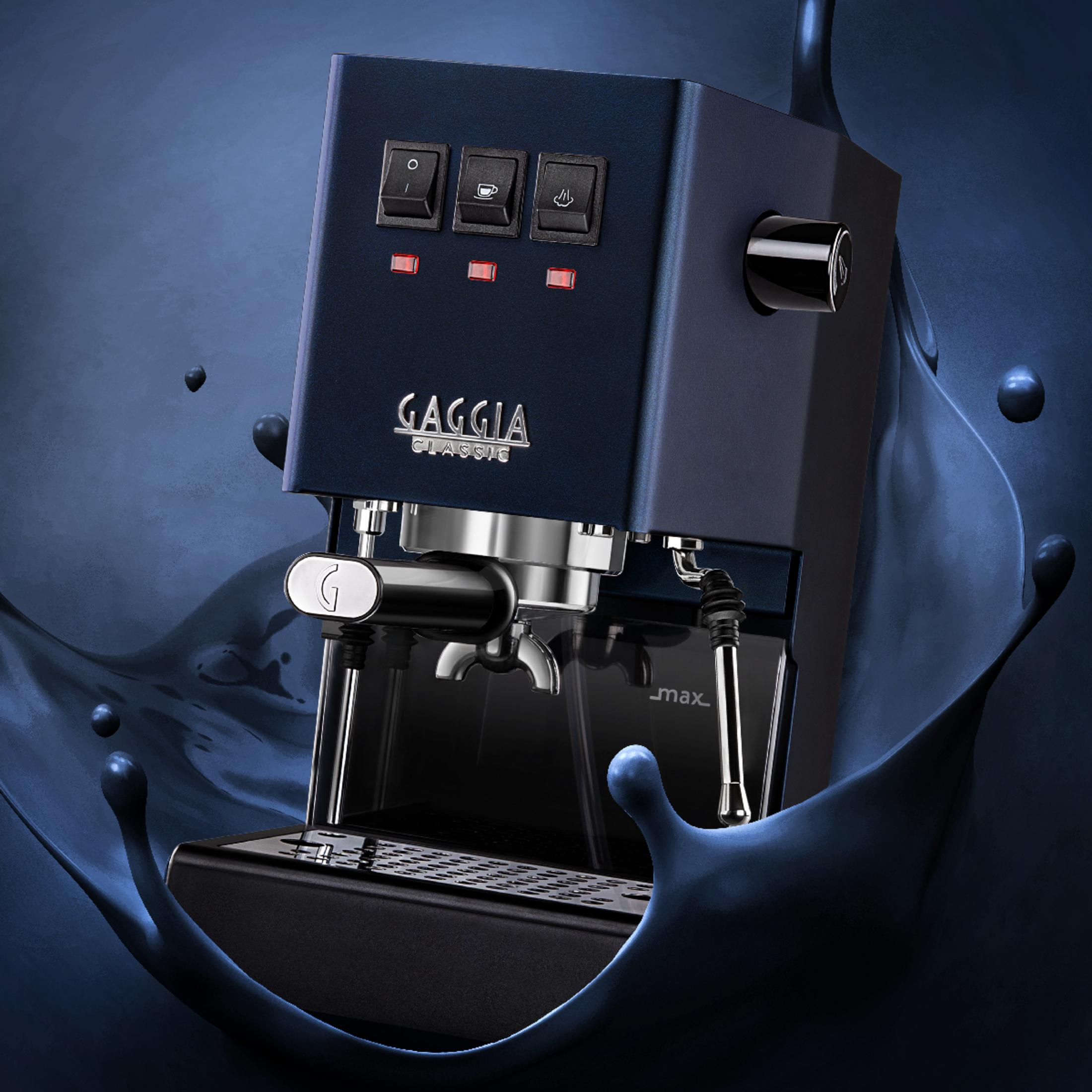 Donkerblauwe espressomachine met drie schakelaars en rode lampjes.