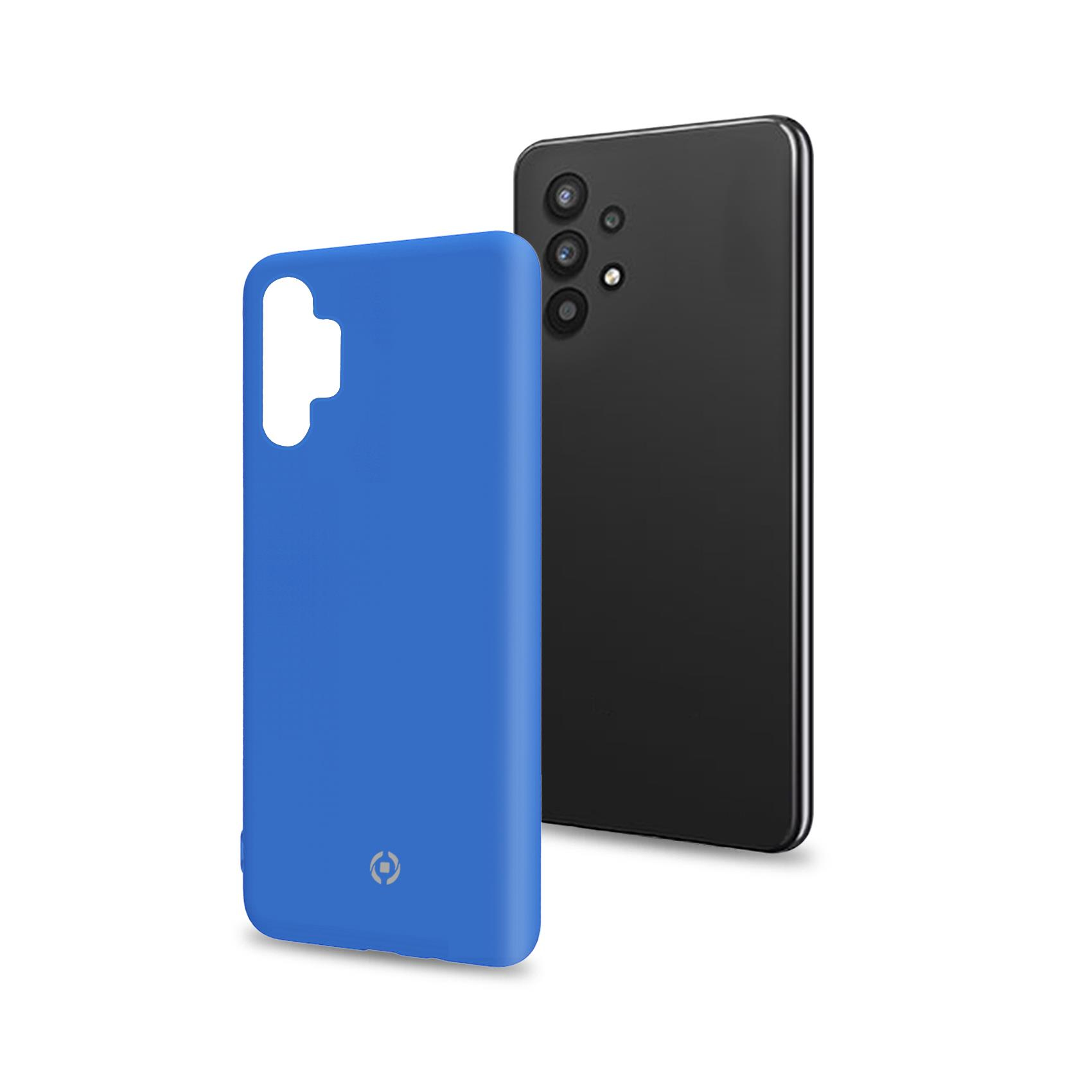 Ein blauer Handyhülle liegt vor einem schwarzen Smartphone.