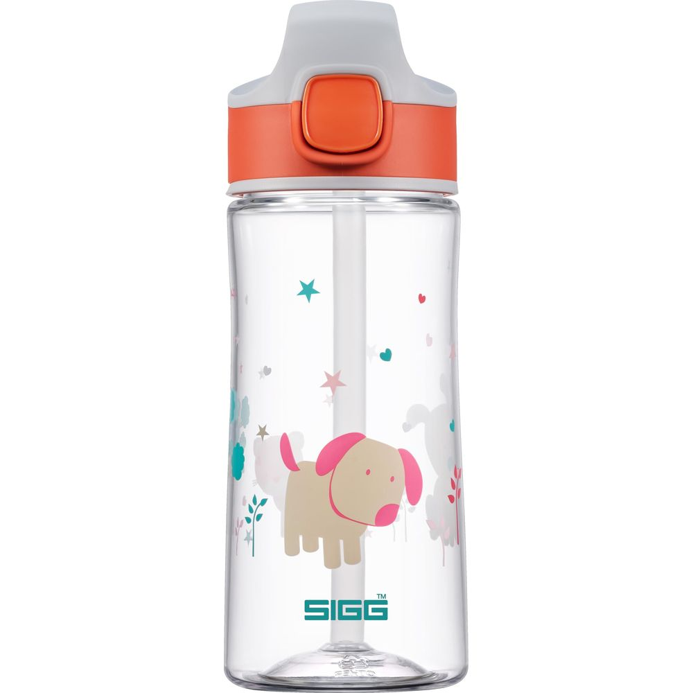 Klare SIGG-Flasche mit orangefarbenem Deckel, Strohhalm und Hund-/Sternen-Design.