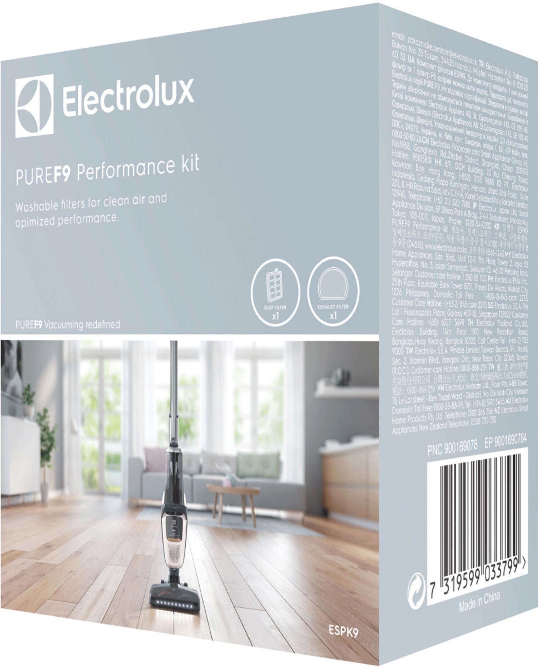Kit Electrolux Pure F9 Performance con filtri polvere e scarico su pavimento in legno.