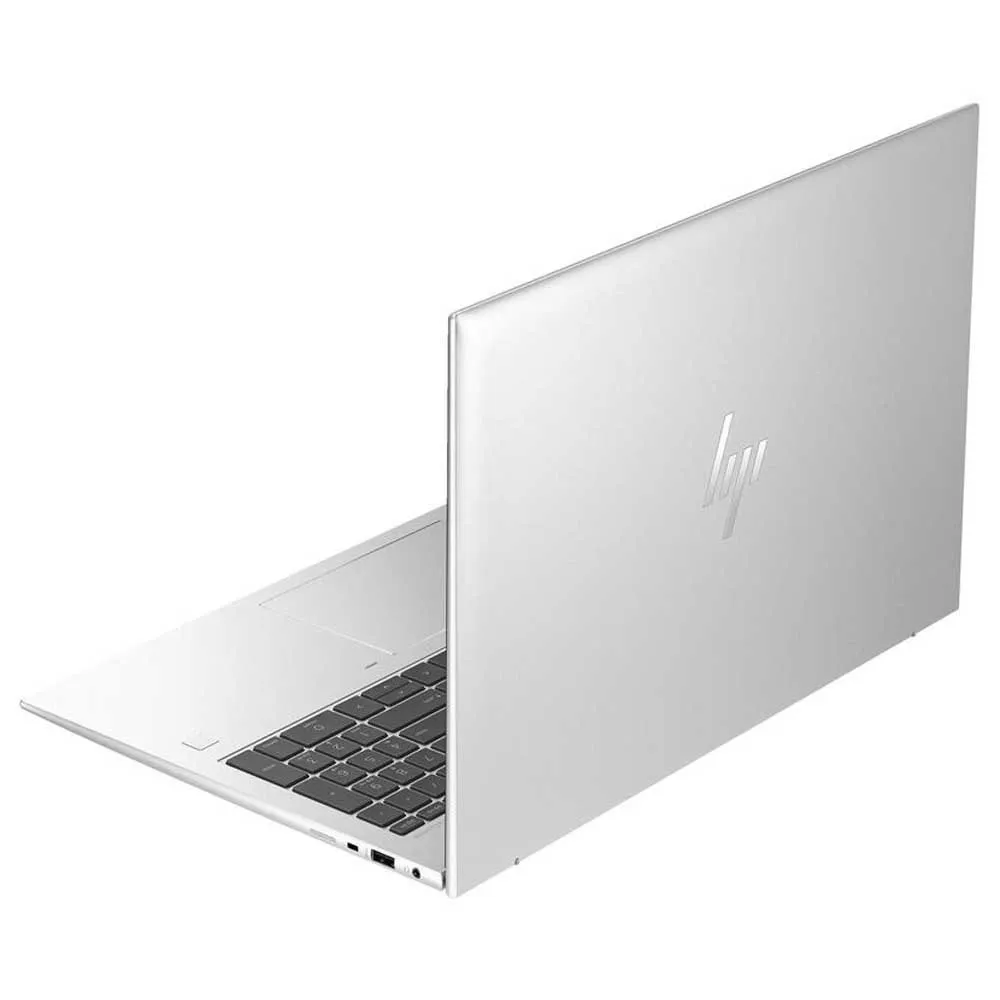 Un portátil plateado con el logo de HP en la tapa cerrada y teclado visible.