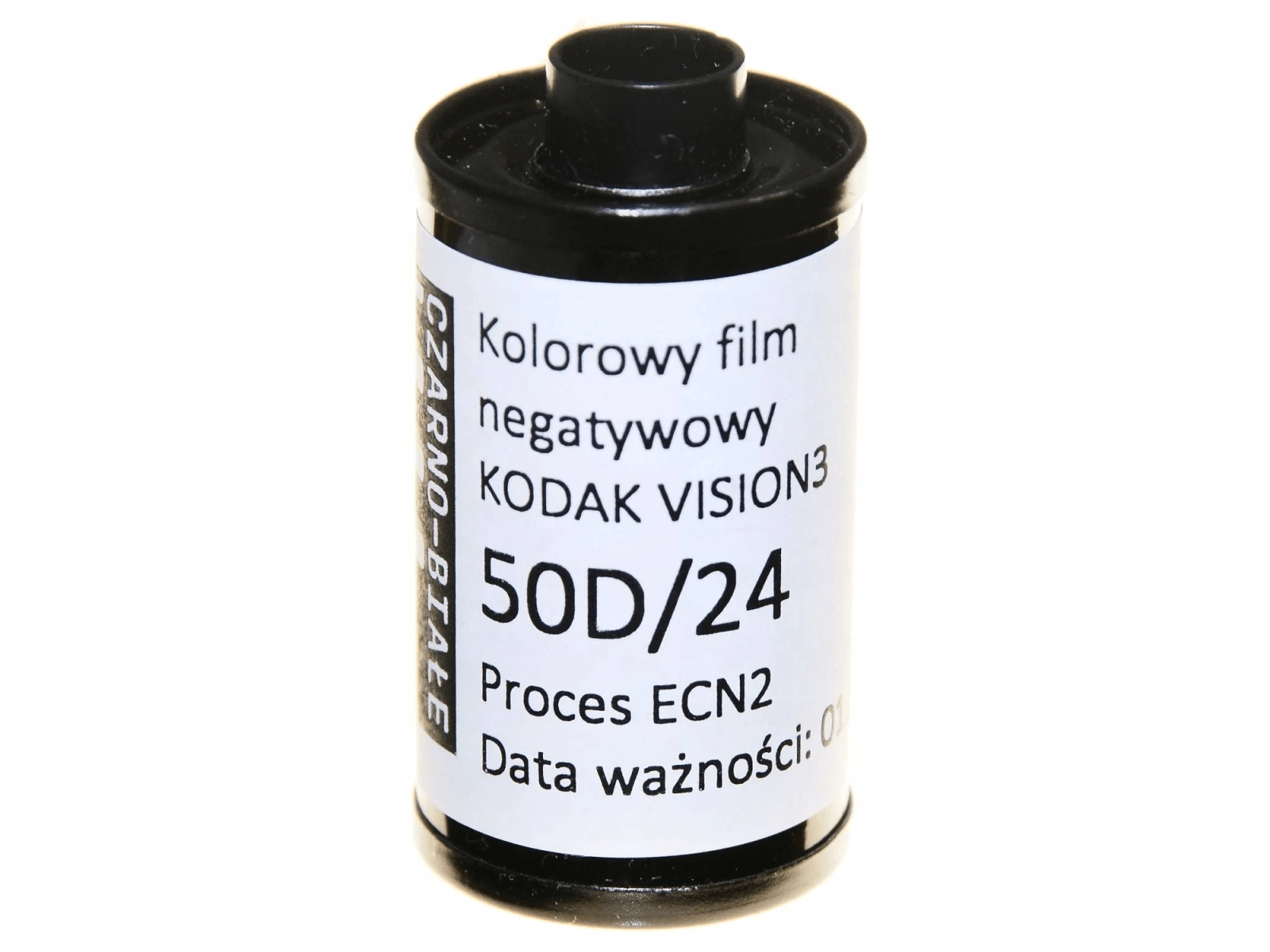 Rollo de película negro con etiqueta blanca: Kodak Vision3 50D/24, proceso ECN2.