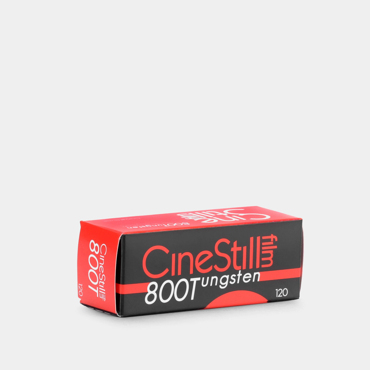Una caja roja y negra de película Cinestill 800T 120 sobre fondo blanco.