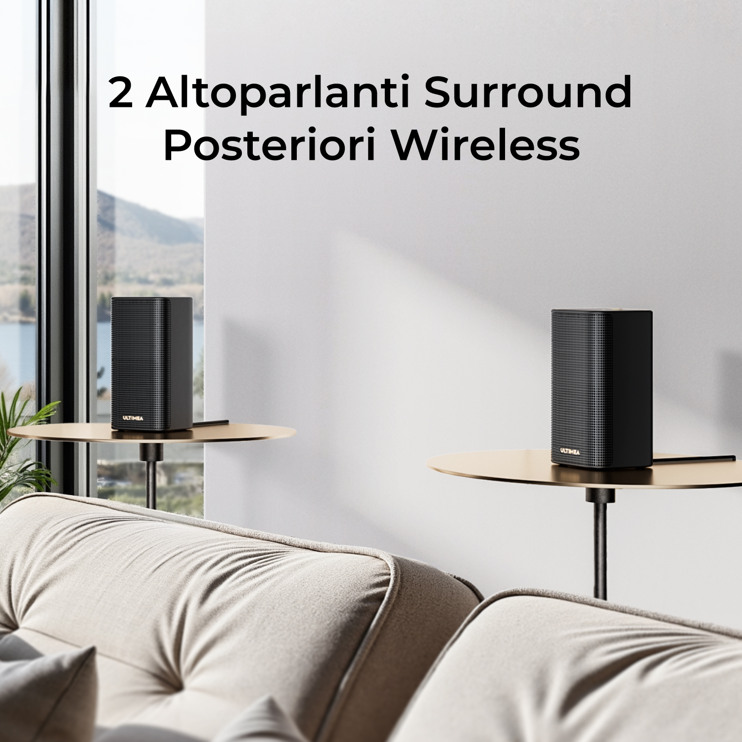 Due altoparlanti surround wireless neri su tavoli dorati.
