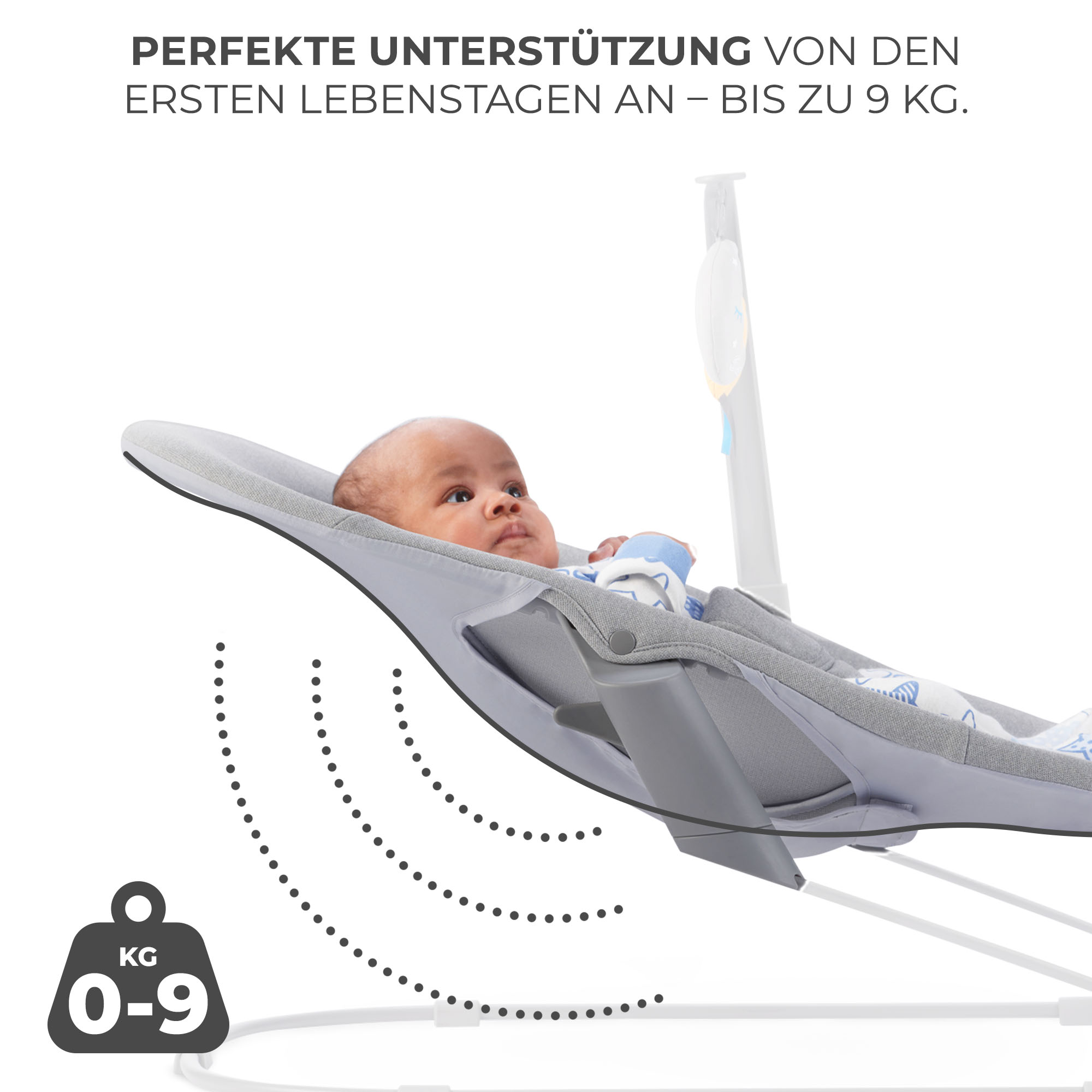 Baby in einem grauen Babysitz, der bis zu 9 kg unterstützt.