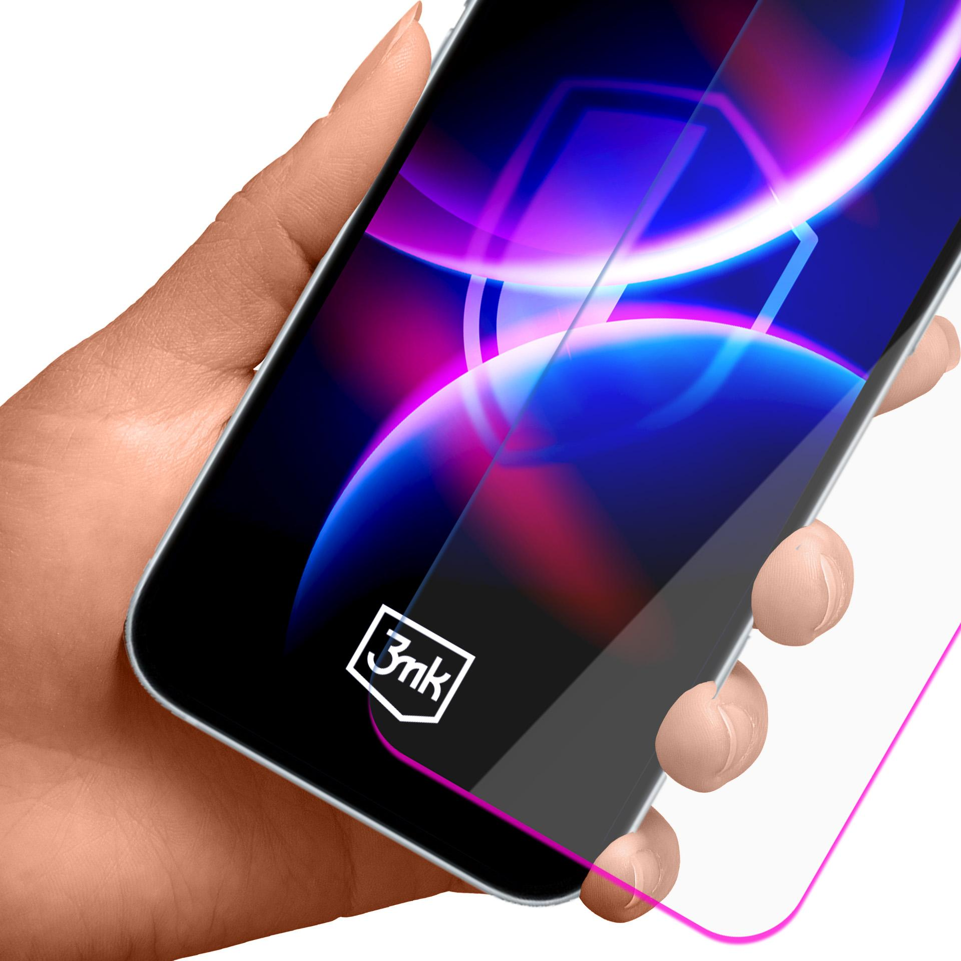 Dłoń trzyma smartfon z abstrakcyjnym, kolorowym tłem.