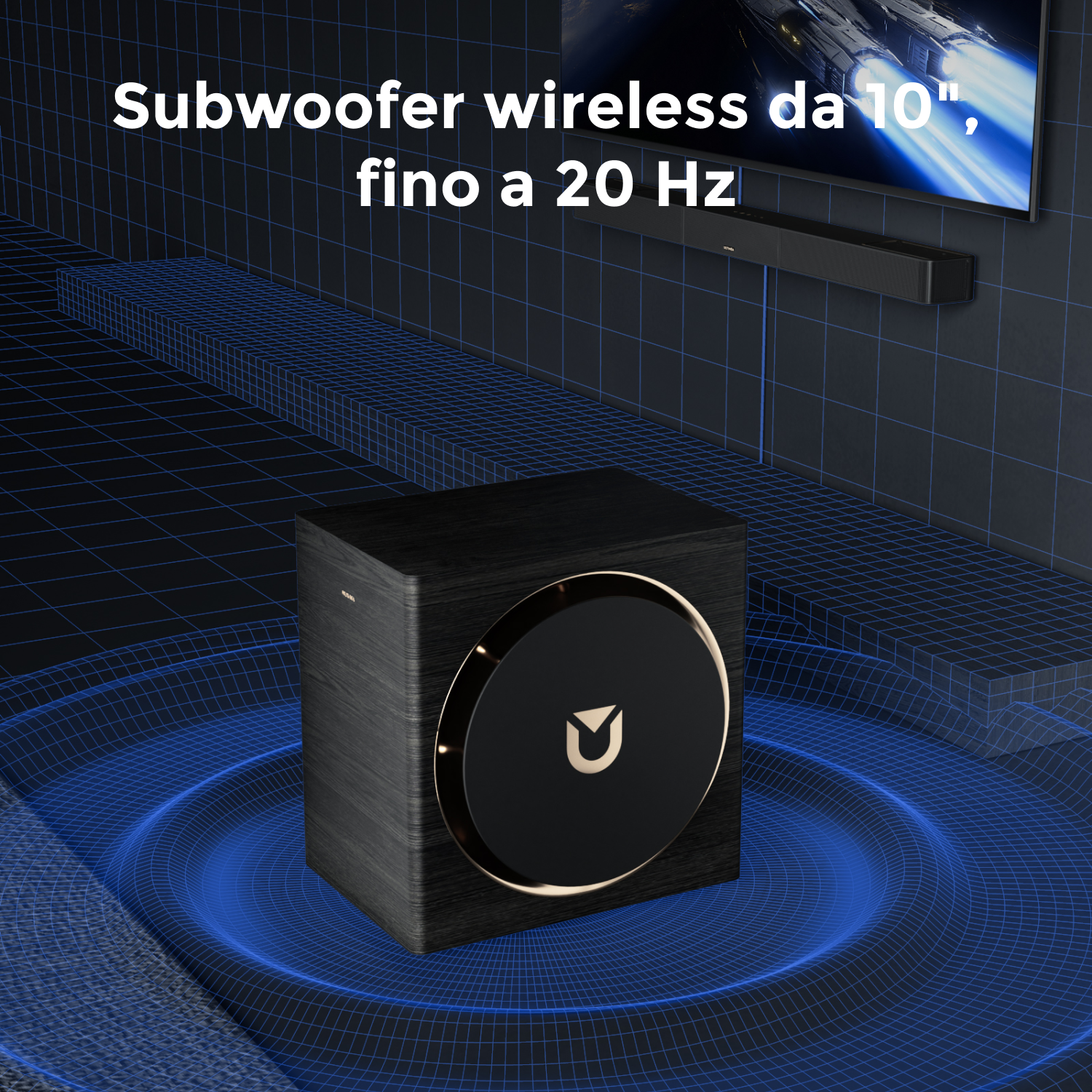 Subwoofer nero con anello dorato e logo su sfondo a griglia blu.