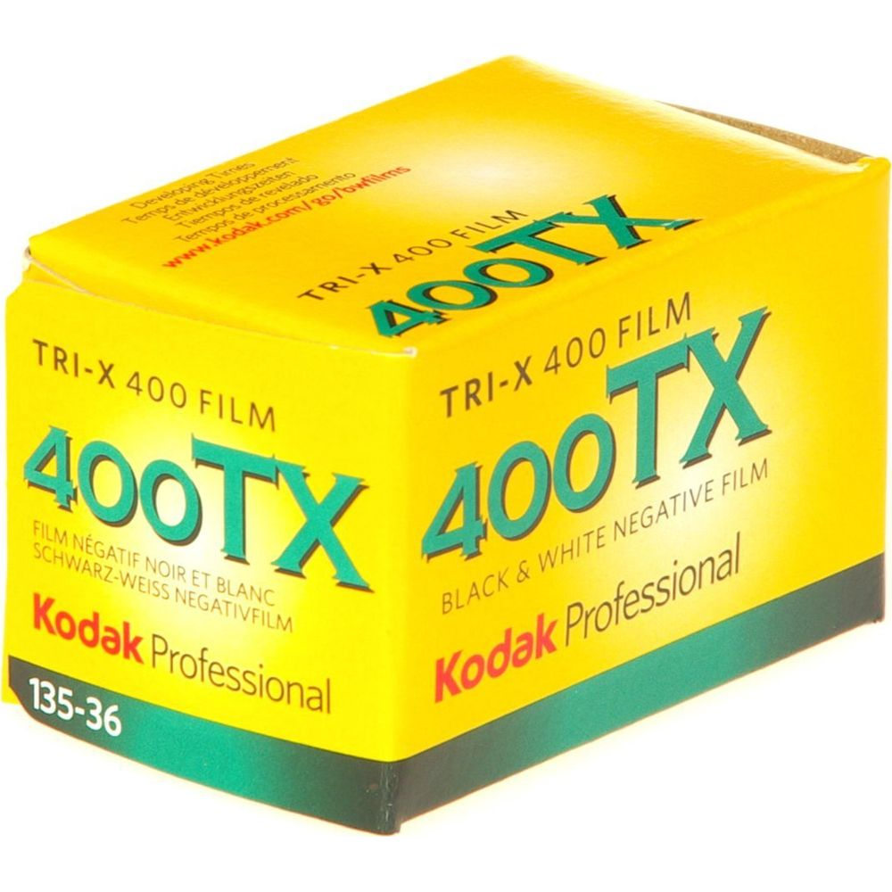 Caja amarilla de película Kodak Tri-X 400TX 135-36 con texto verde.