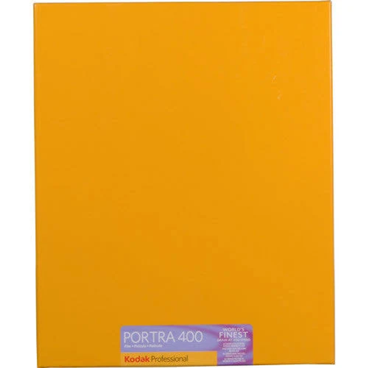 Una caja amarilla con texto 'PORTRA 400' y 'Kodak Professional'.