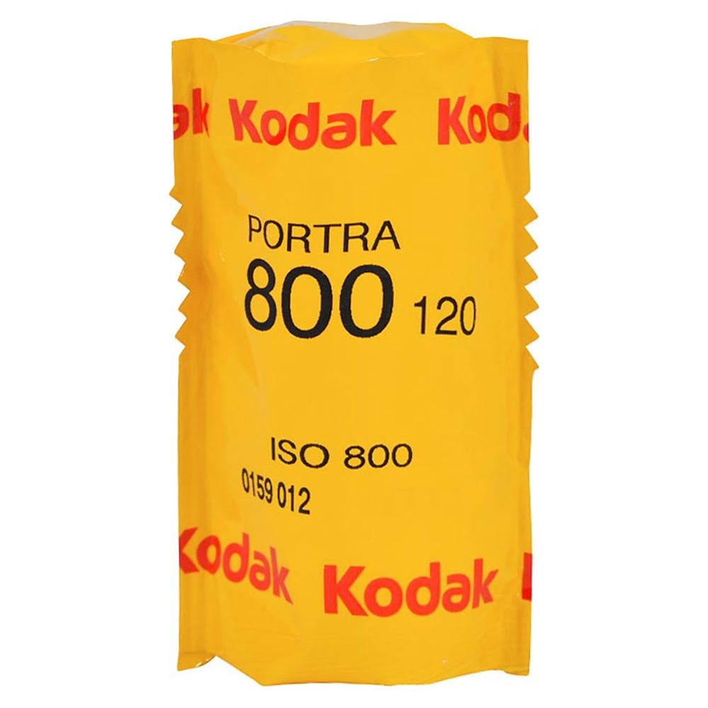 Embalaje de película Kodak Portra 800 120 amarillo con texto.