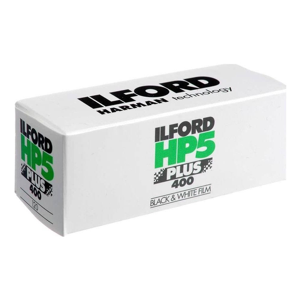 Una caja blanca de película Ilford HP5 Plus 400 blanco y negro con texto negro y verde.