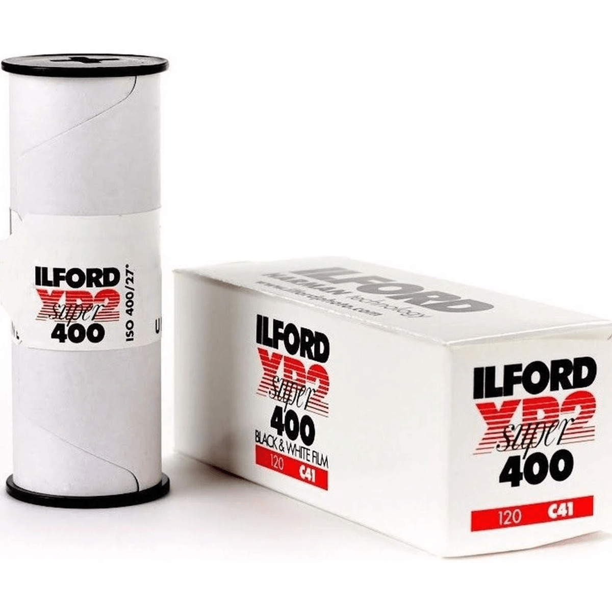 Rollo y caja de película Ilford XP2 Super 400 blanco y negro sobre fondo blanco.