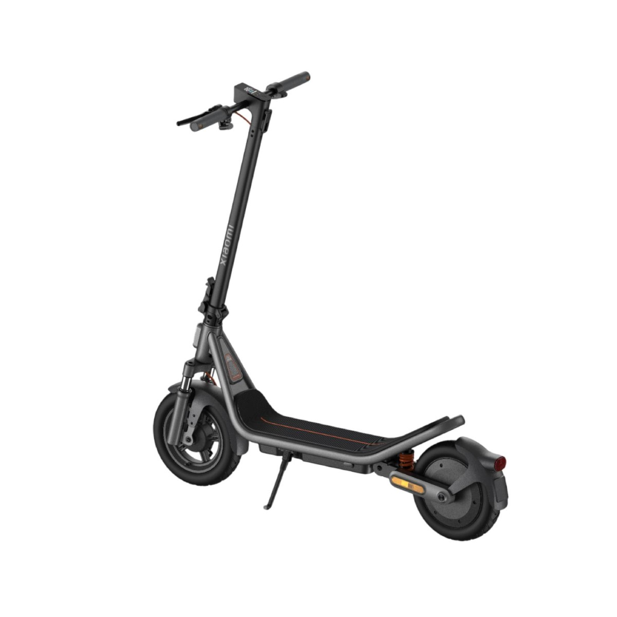 Ein grauer Xiaomi E-Scooter mit schwarzem Trittbrett und orangefarbenen Akzenten.