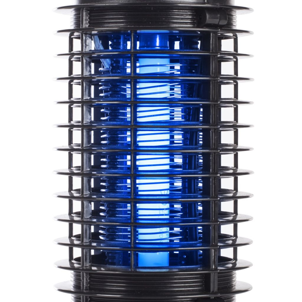 Ein elektrischer Insektenvernichter mit blauem Licht und schwarzem Gitter.